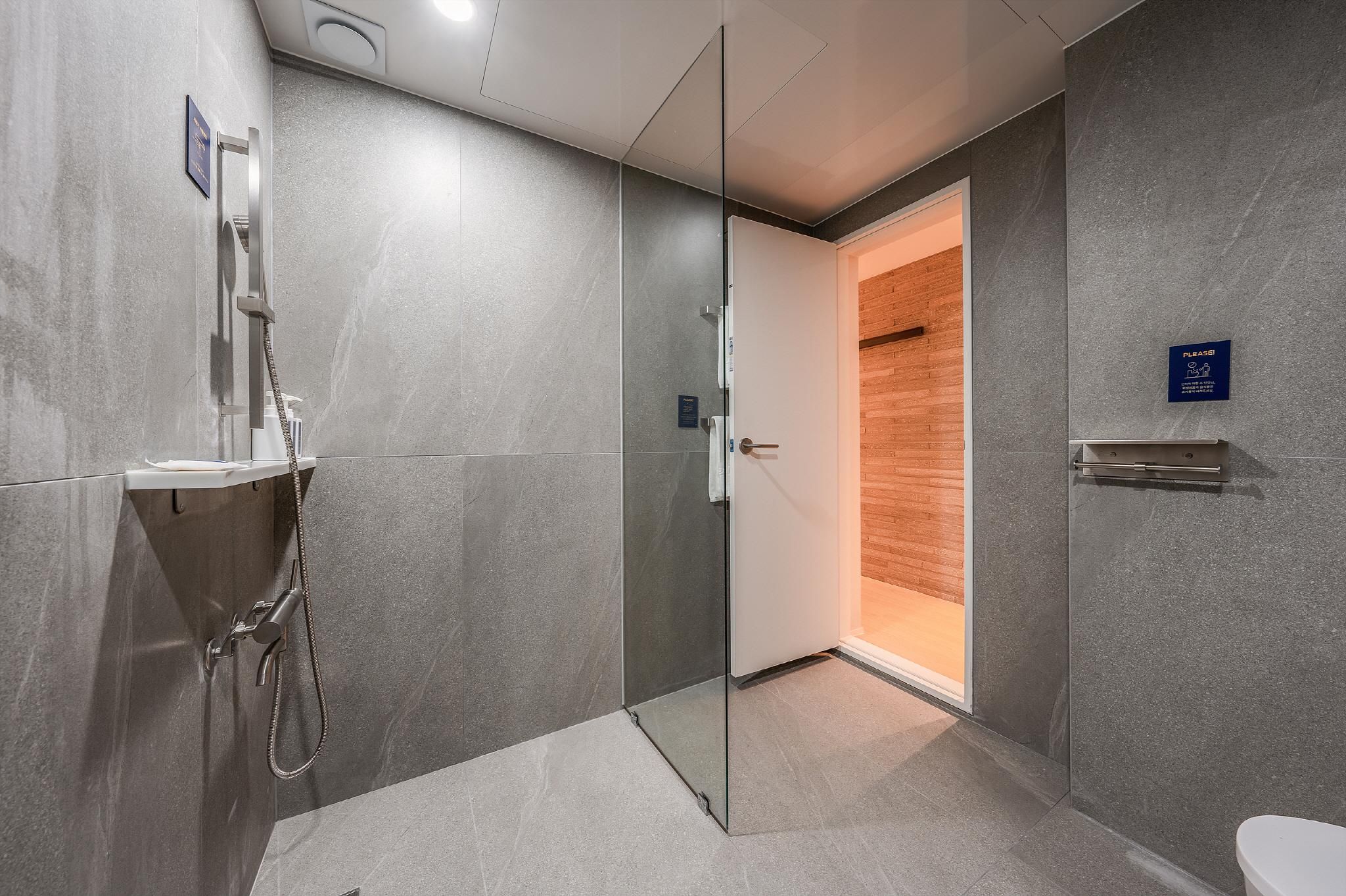 Just Sleep Incheon Songdo Branch Premium Twin - Check-In Time: Sun - Fri 6PM and Sat 9PM 3