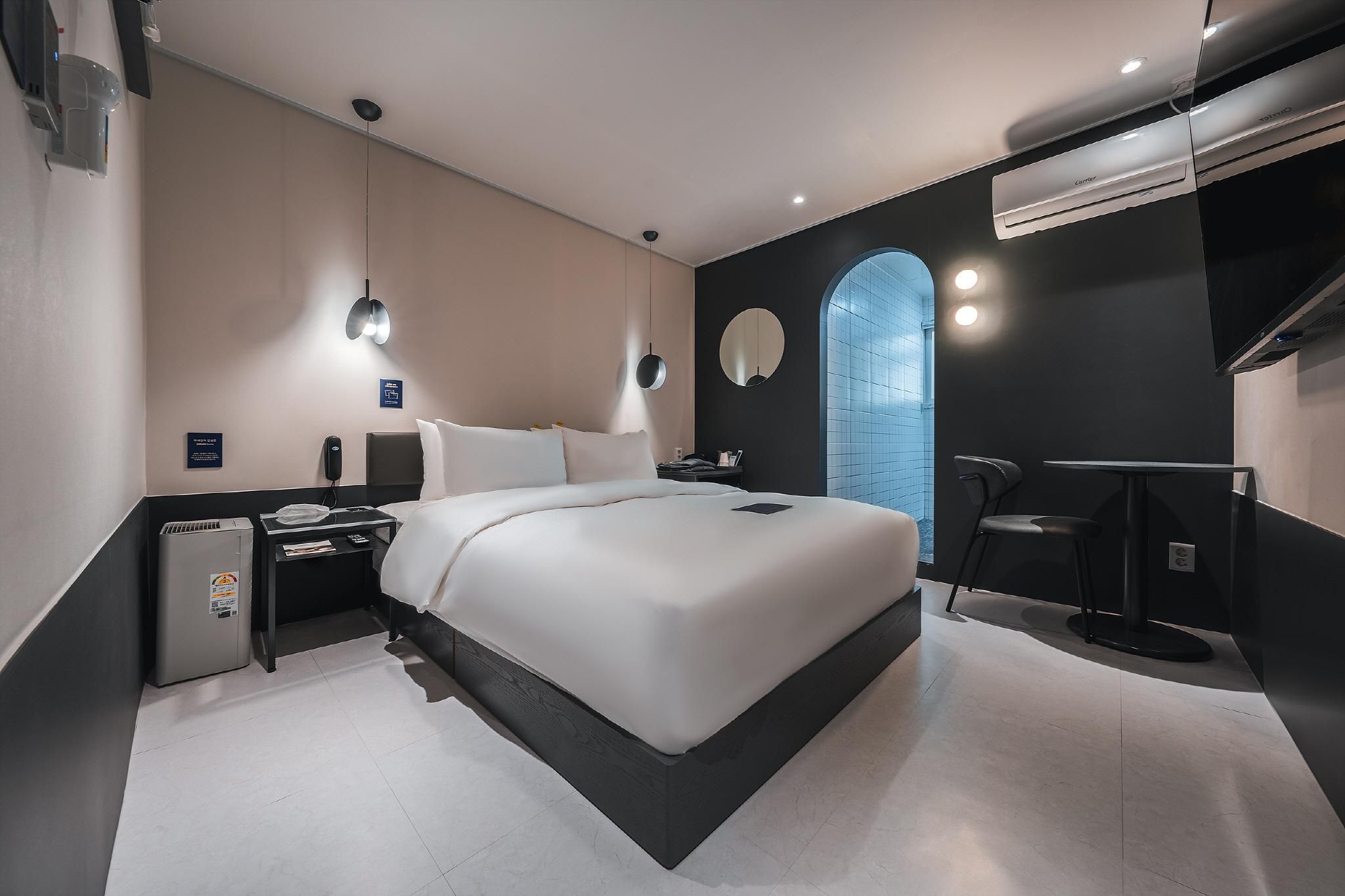 Just Sleep Incheon Songdo Branch Standard Room - Check-In Time: Sun - Fri 6PM and Sat 9PM