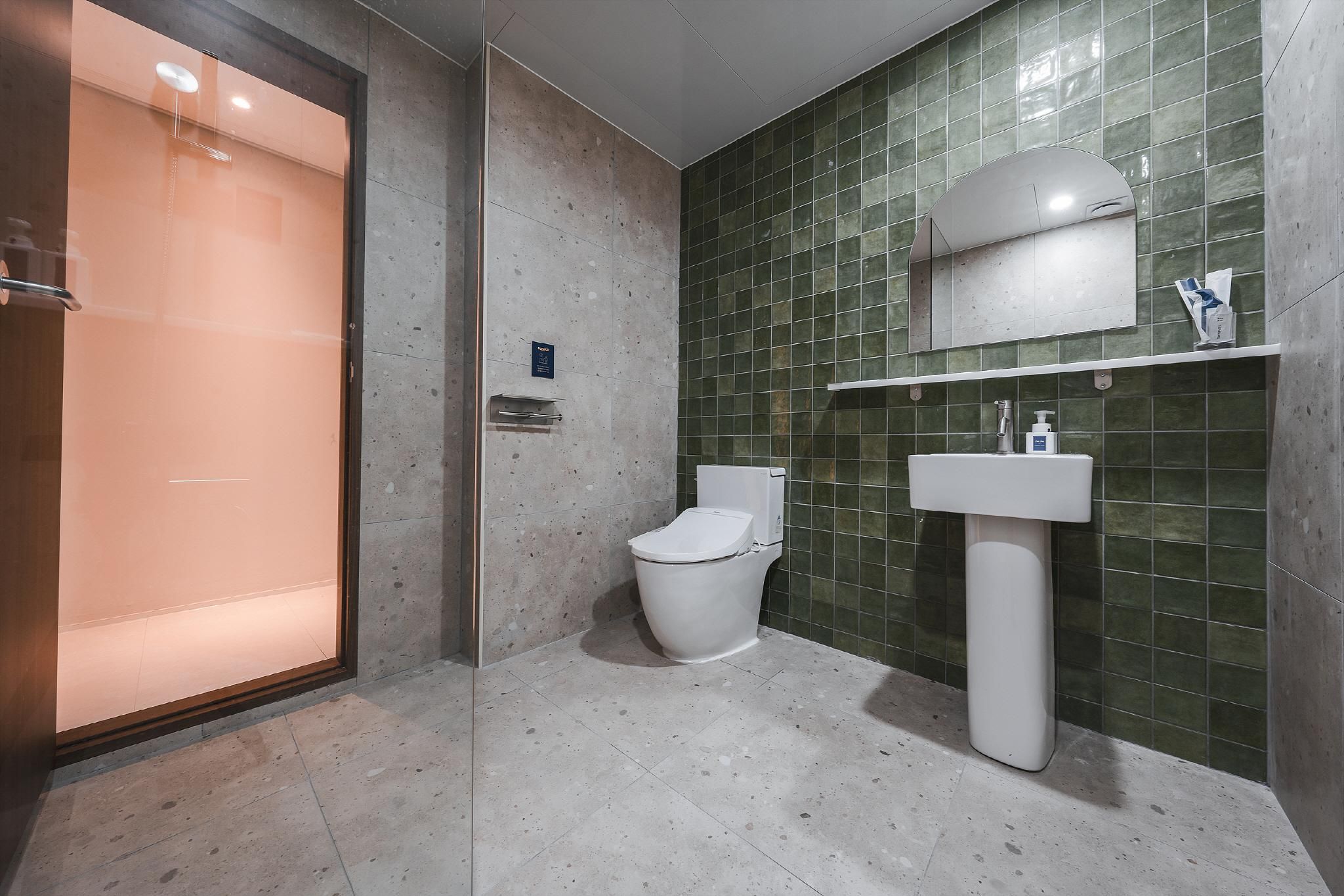 Premium Dining Room- Check-In Time: Sun - Fri 6PM and Sat 9PM