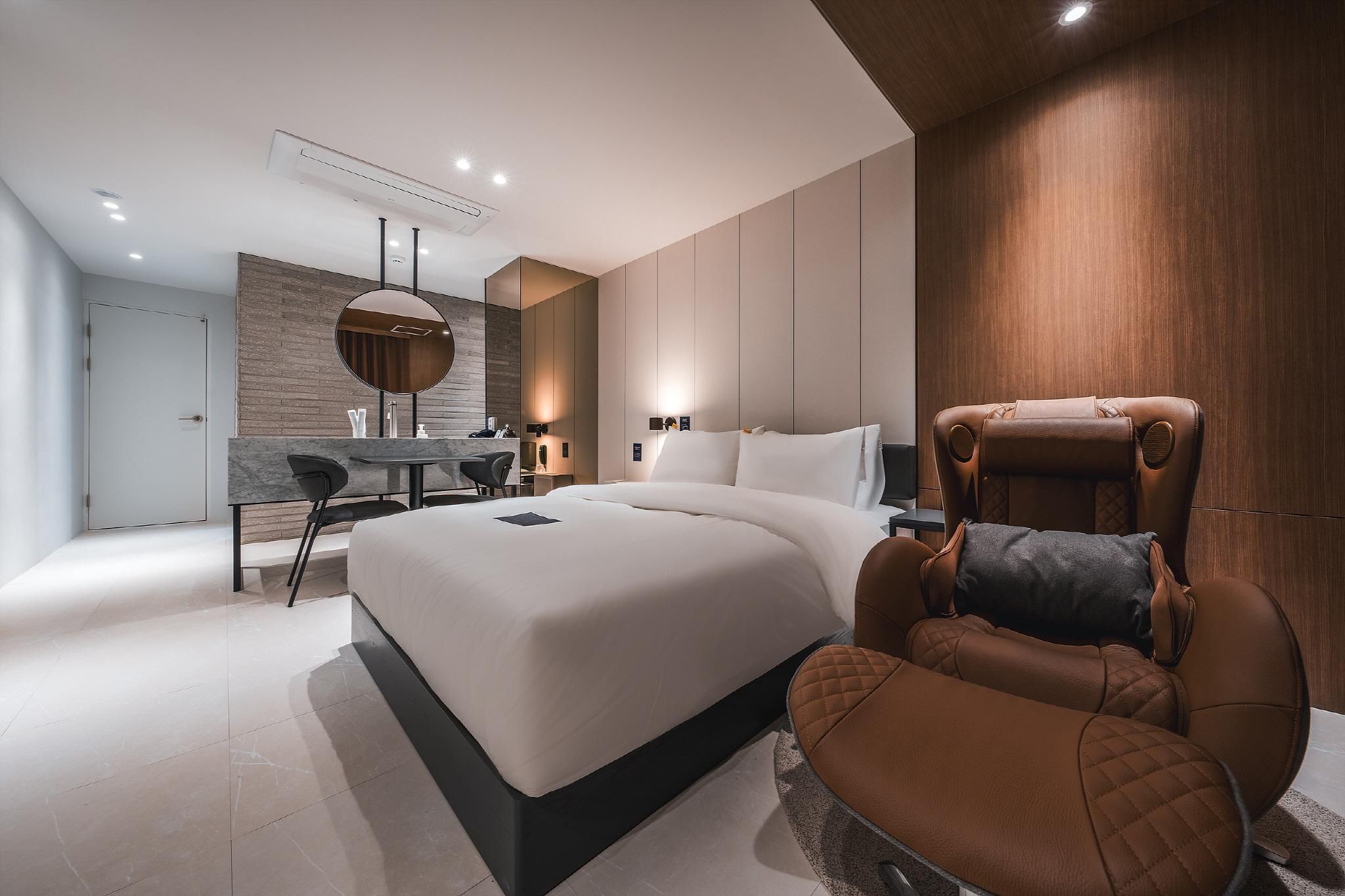 VIP room - Check-In Time: Sun - Fri 6PM and Sat 9PM