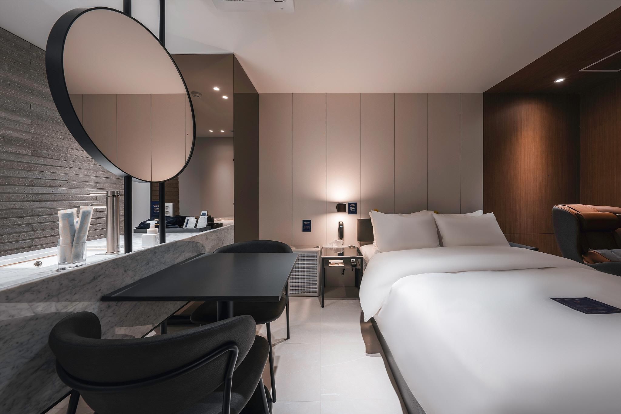 VIP room - Check-In Time: Sun - Fri 6PM and Sat 9PM