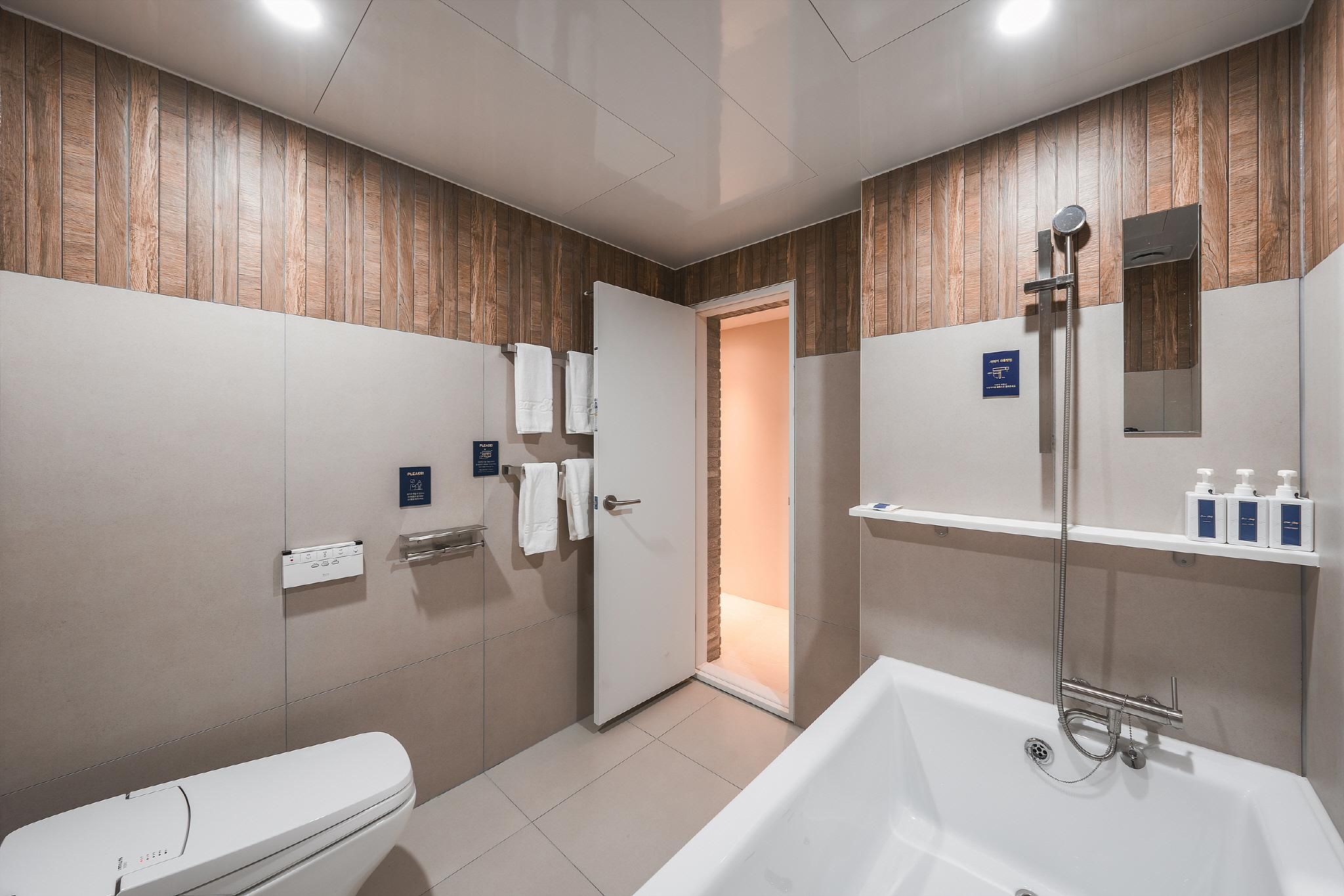 VIP room - Check-In Time: Sun - Fri 6PM and Sat 9PM