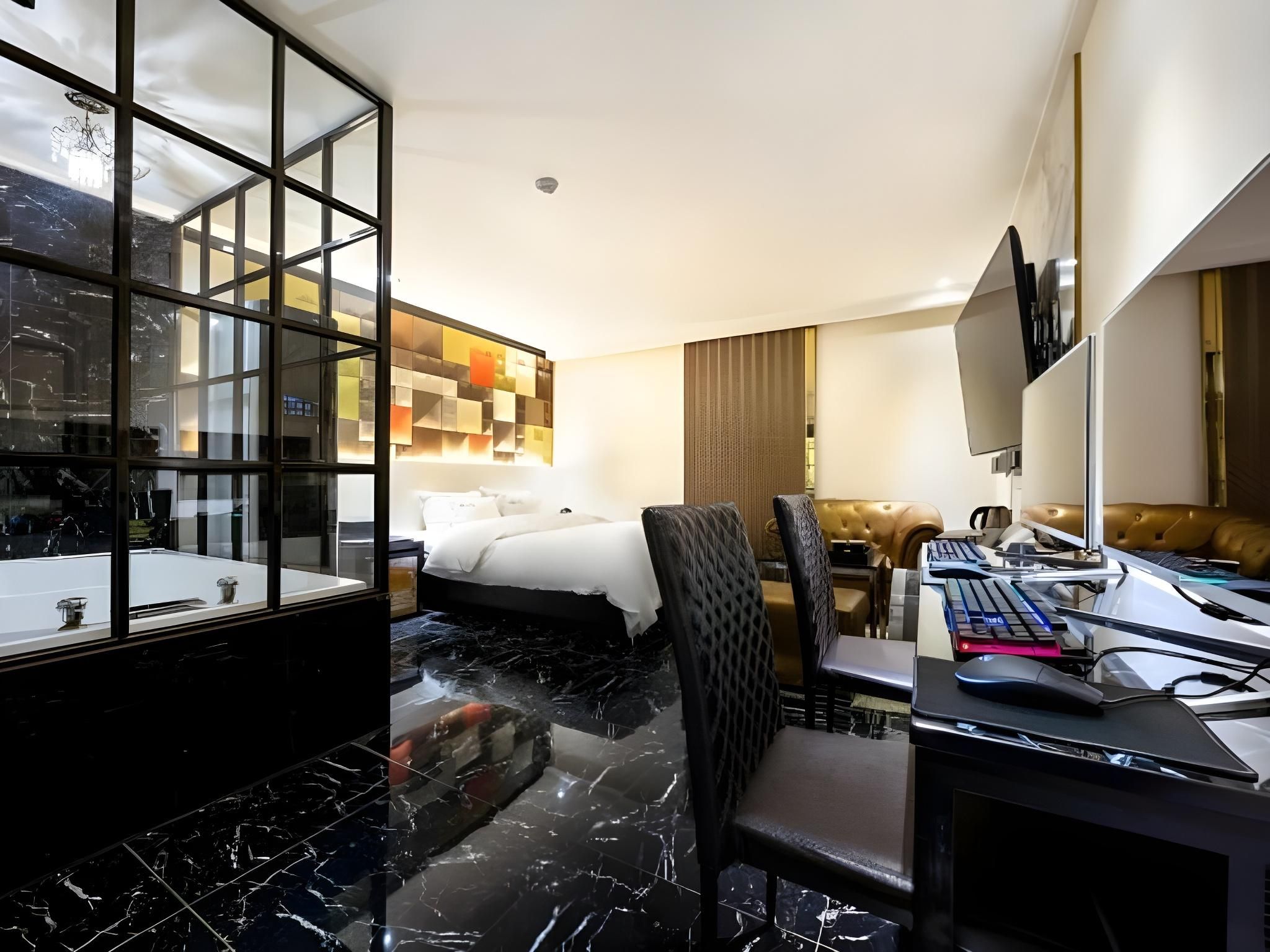 SPA - Check-In Mon-Thu 3 PM, Fri-Sun 9 PM