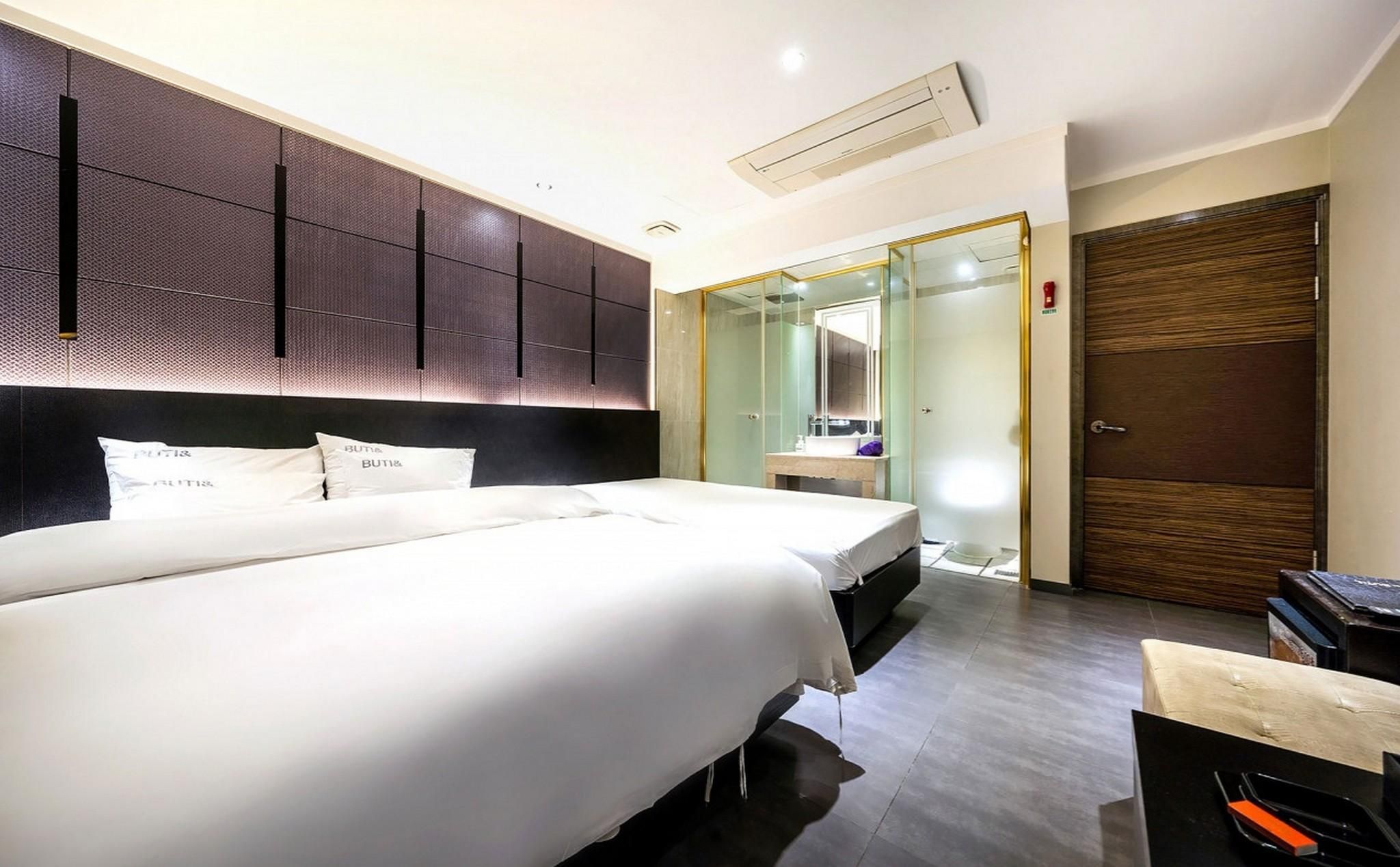 Twin - Check-In Mon-Thu 3 PM, Fri-Sun 9 PM