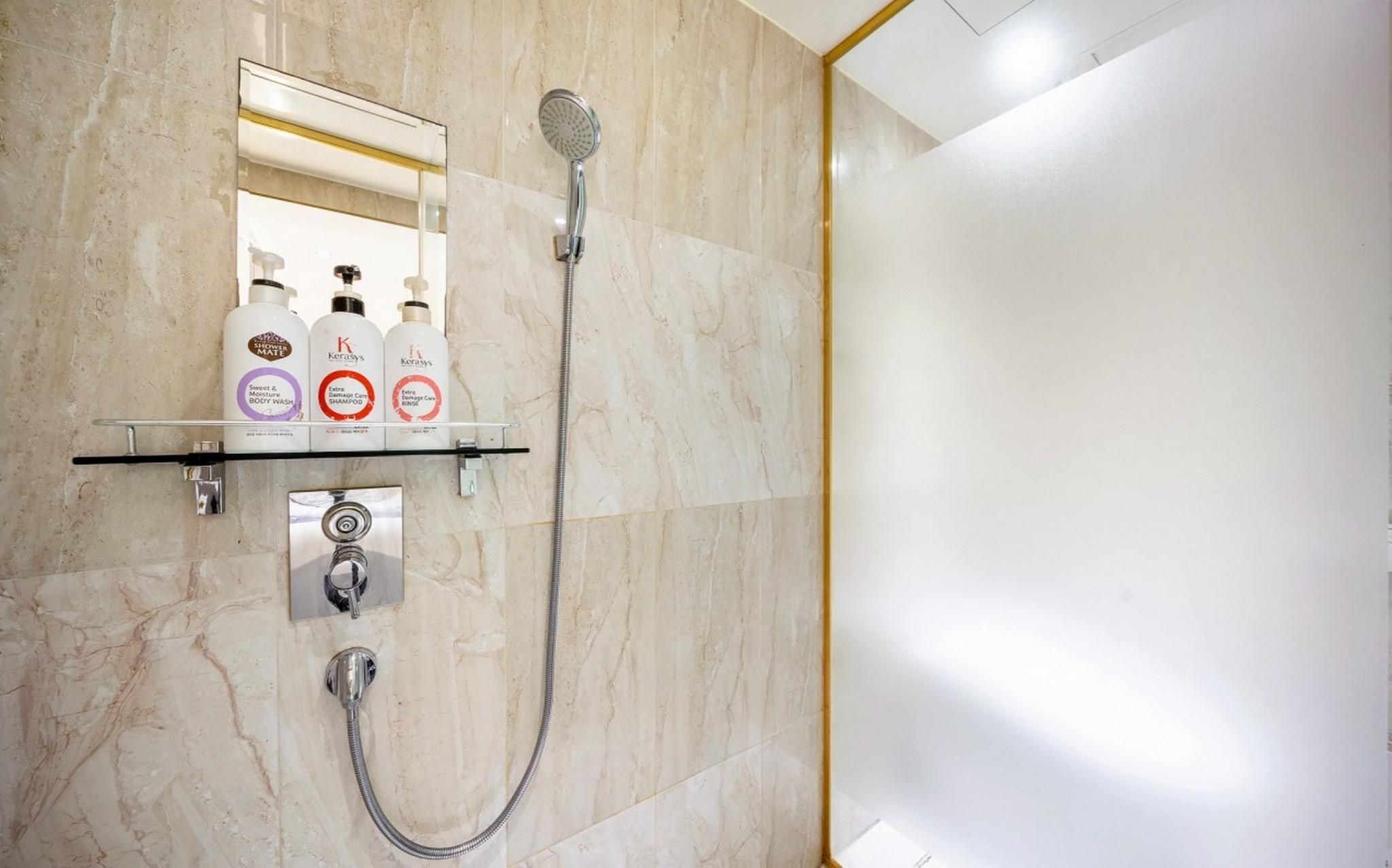 Twin - Check-In Mon-Thu 3 PM, Fri-Sun 9 PM