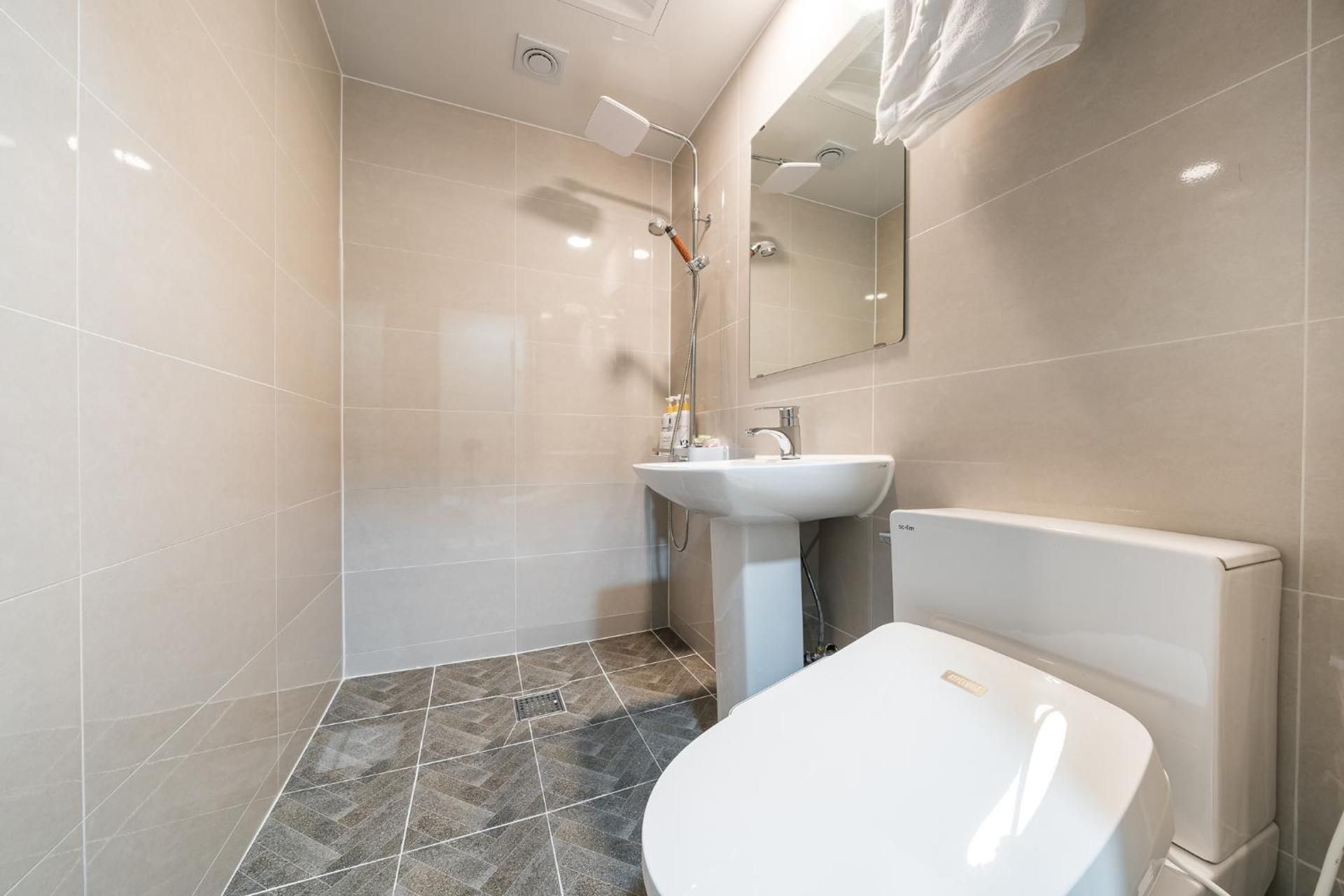 Incheon (Songdo) Rodem Standard - Check-In Mon-Thu 2 PM, Fri-Sat 9 PM 3