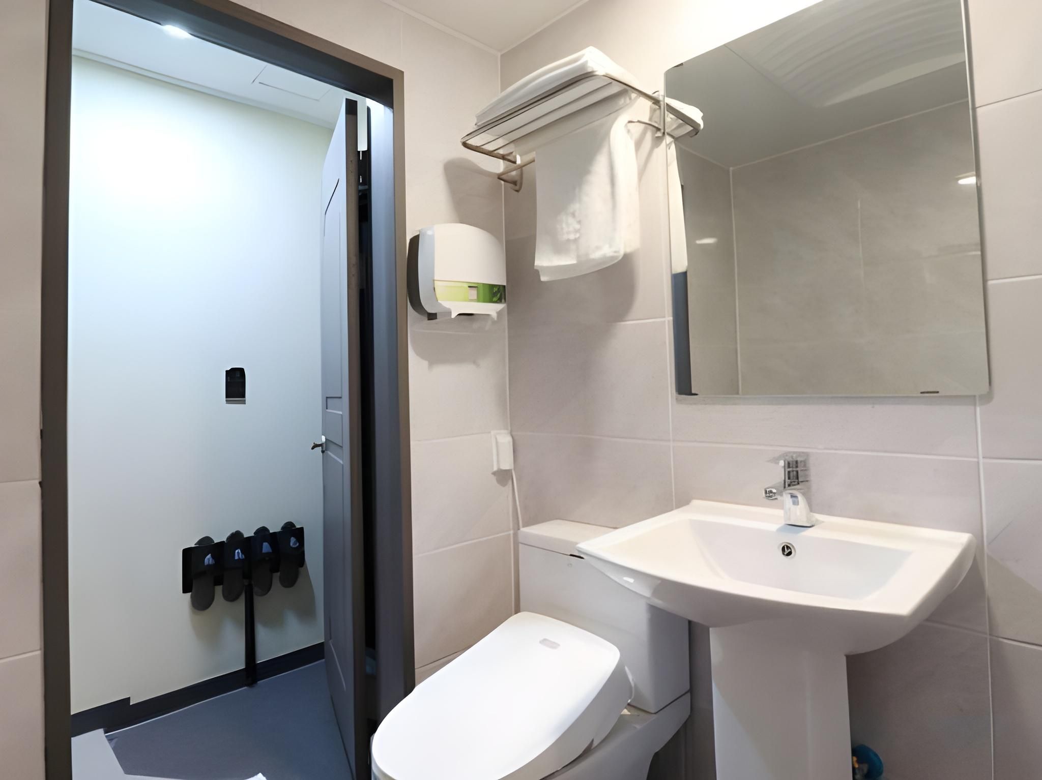 Two Bedroom - Check-In Mon-Thu 2 PM, Fri-Sat 9 PM