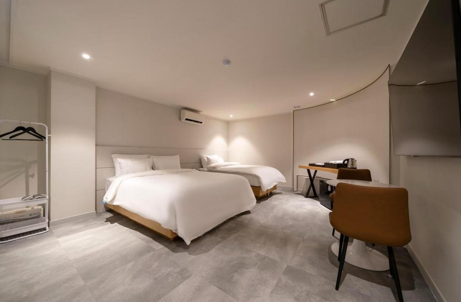 Echae Hotel Twin Room 3