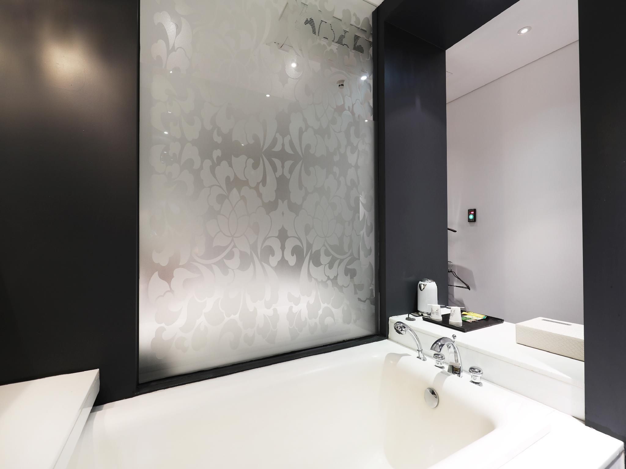 Late Check-In Ramdom Room - Check In - 8:00PM, Ramdomly Assign