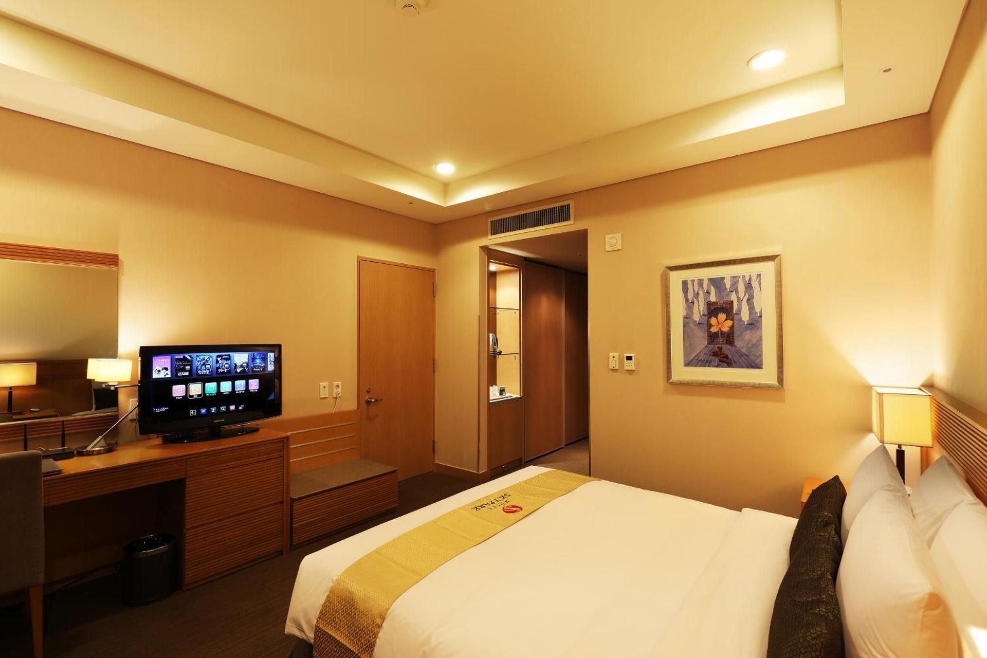 Bridge Hotel Incheon Songdo (Former Hotel Sky Park) Standard Double Room - Single Business Package with 1 Breakfast 2