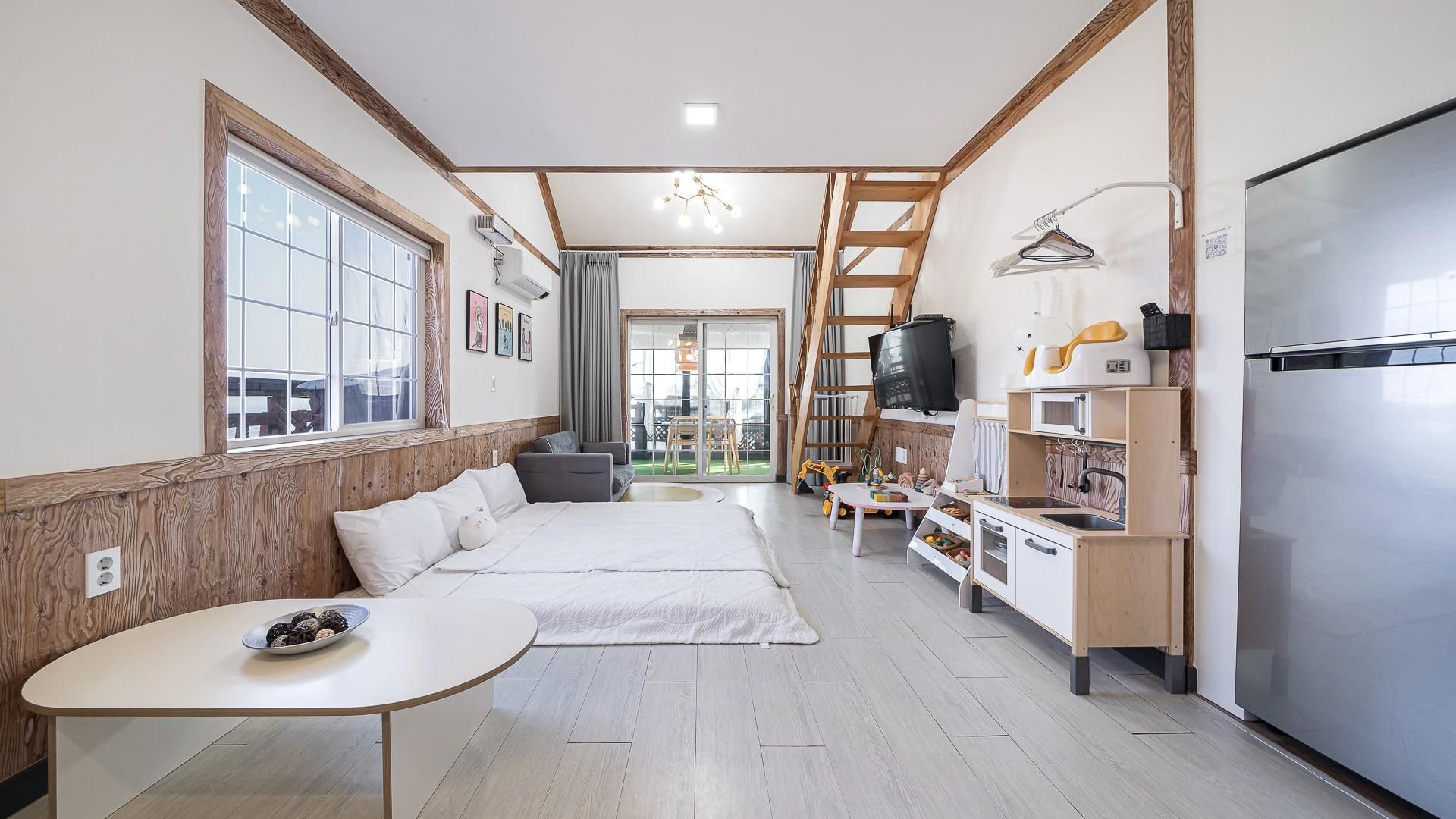 Cloud 1 (Four Seasons BBQ/Safety Door Installed/Ocean View) - Kids Room