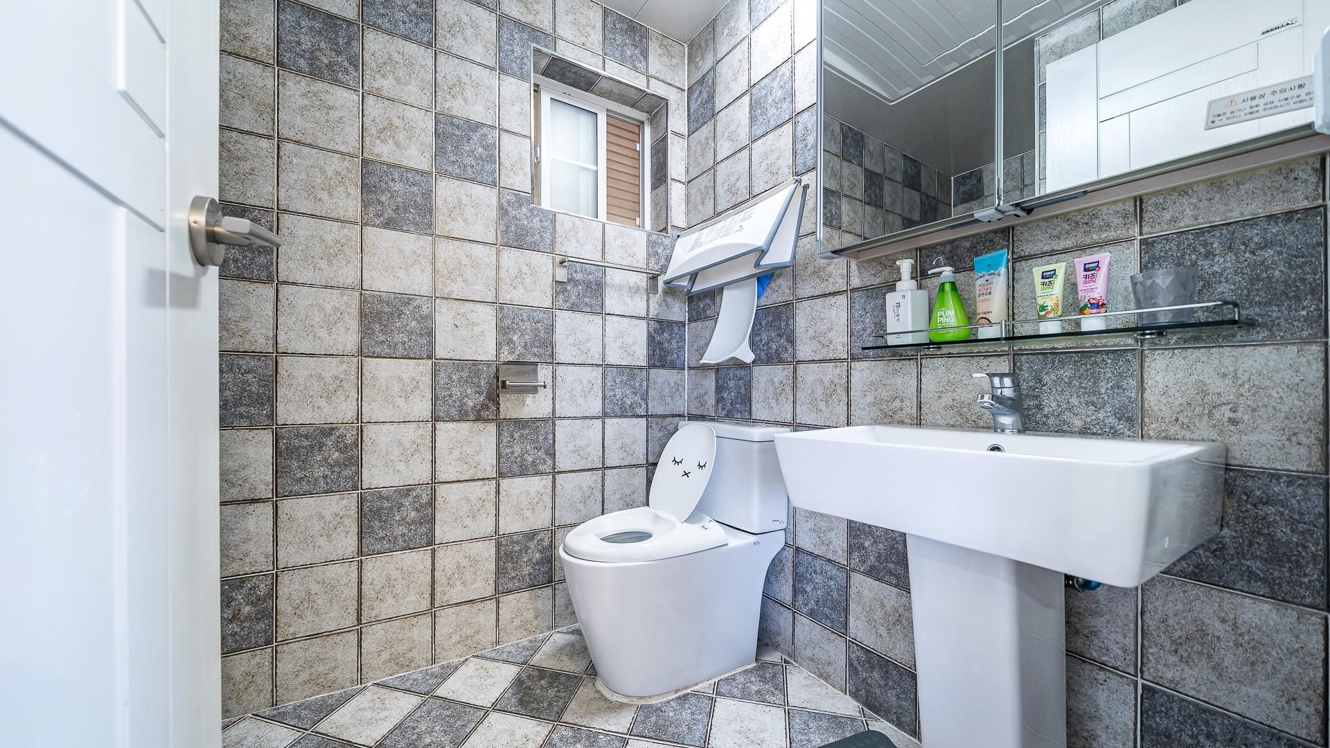 Cloud 1 (Four Seasons BBQ/Safety Door Installed/Ocean View) - Kids Room