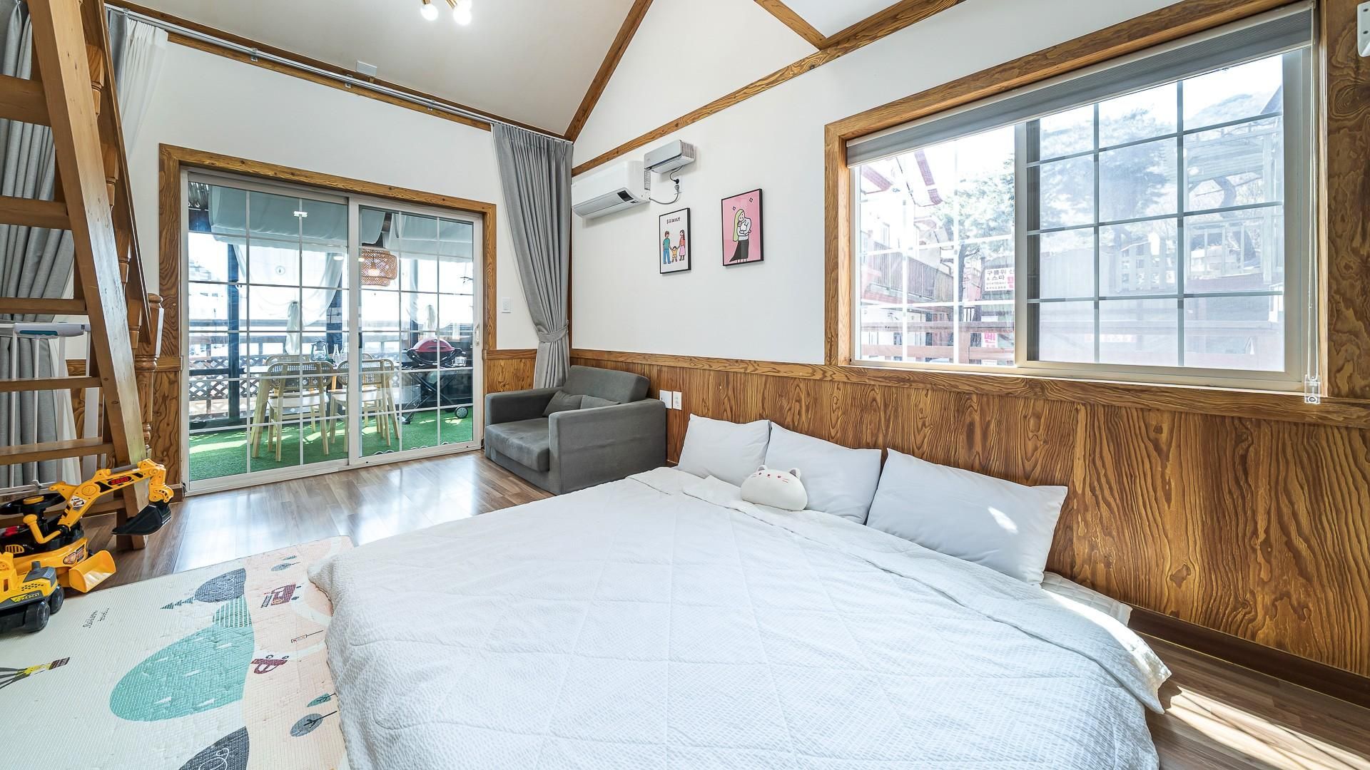 Cloud 2 (Four Seasons BBQ/Safety Door Installed/Ocean View) - Kids Room