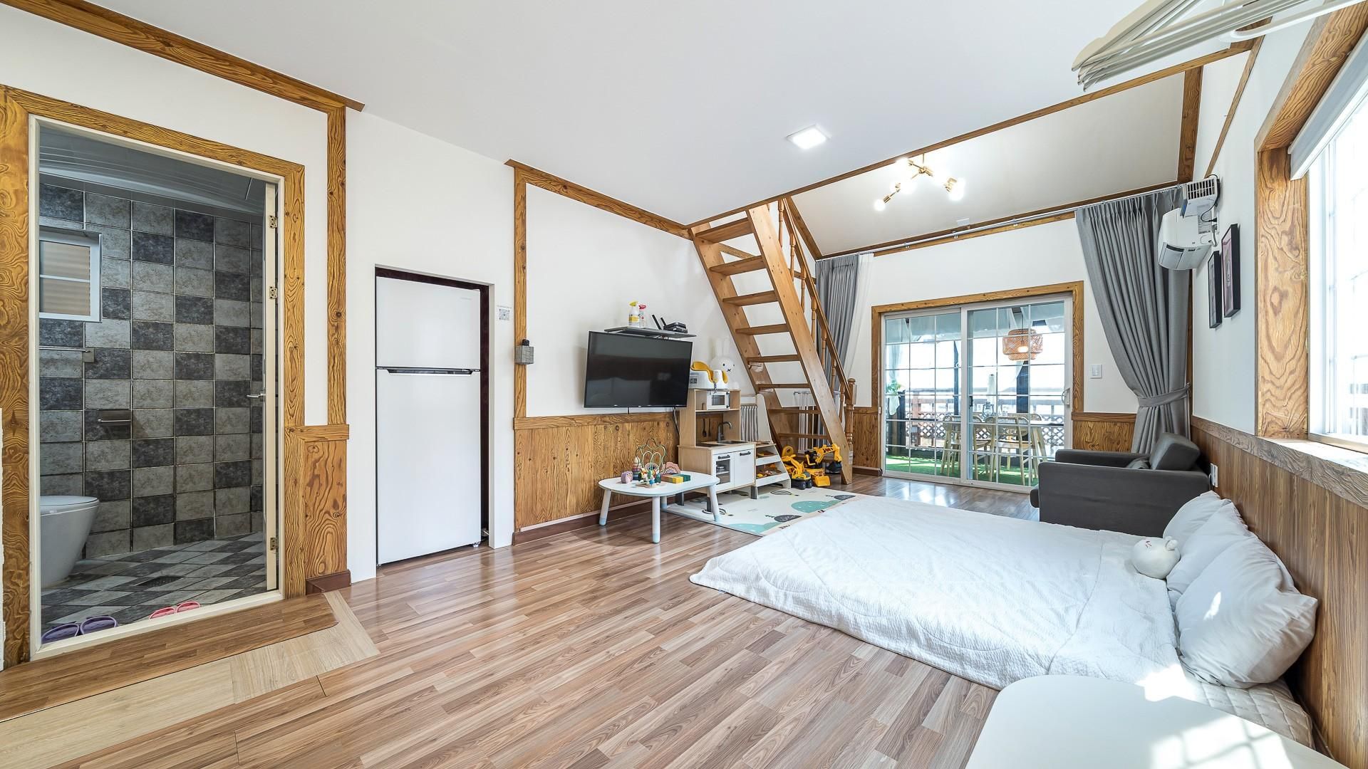 Cloud 2 (Four Seasons BBQ/Safety Door Installed/Ocean View) - Kids Room