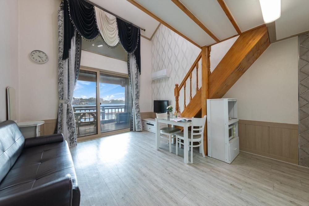 Double Room with Sea View 3