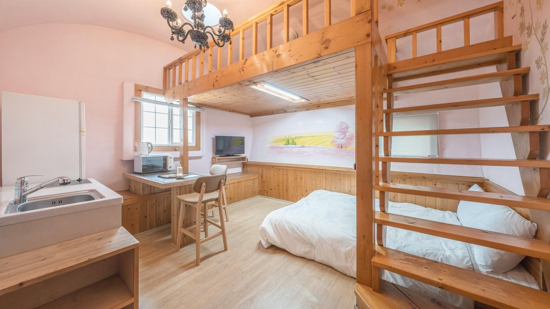 Ganghwa Gichayeohaeng Pension Bangkok (Dokchae)