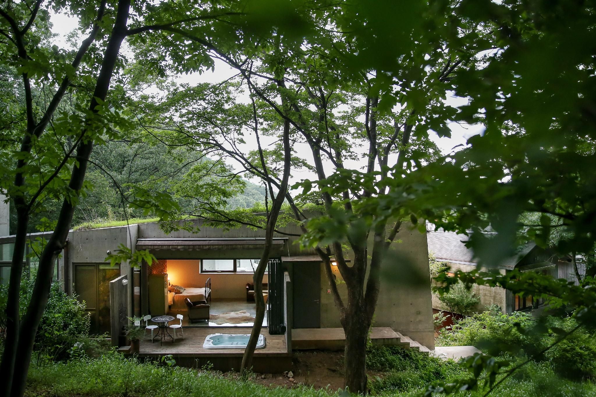 H2 Saddle Brown (SB) - Hotel type