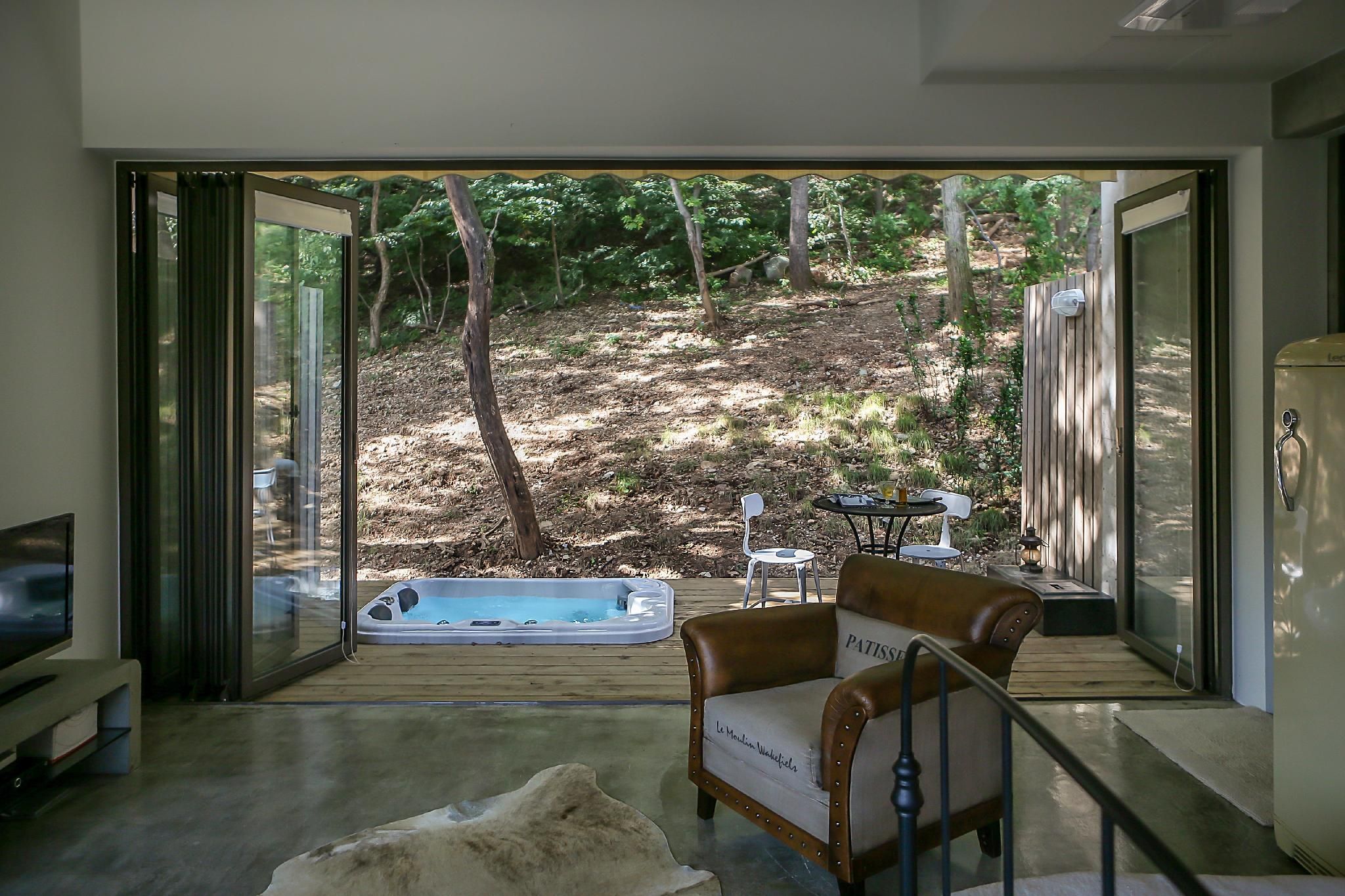 H2 Saddle Brown (SB) - Hotel type