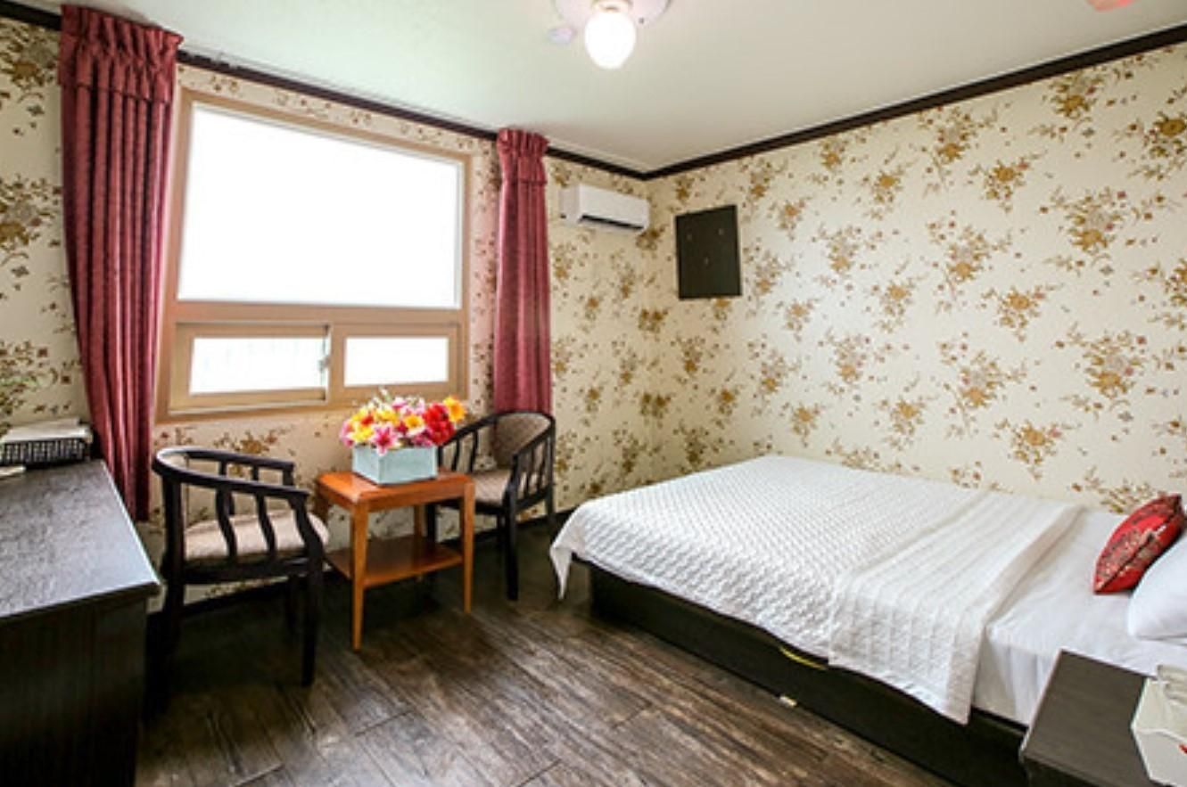 badaga boineun saipan [Ocean View] Bed_Double Room - Netflix personal account required, YouTube