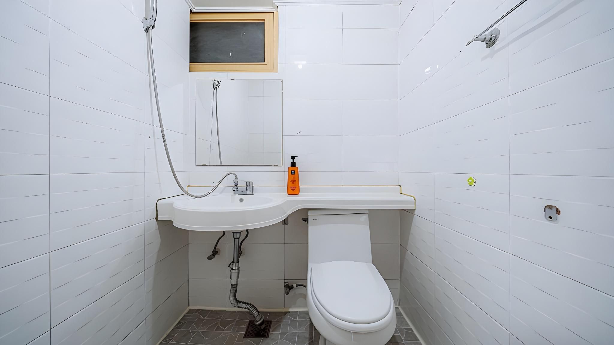 wave guest house Family Room 4 2