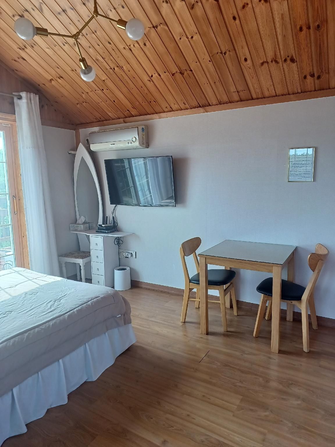 Ganghwa Suite House Pension Happy Room