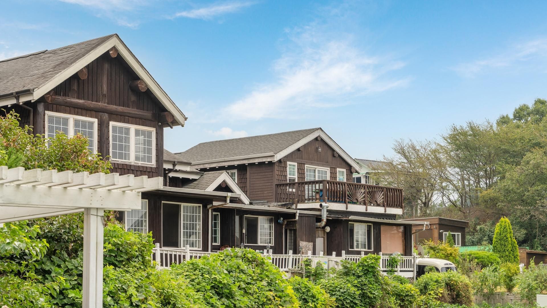 Ganghwa Izba Pension