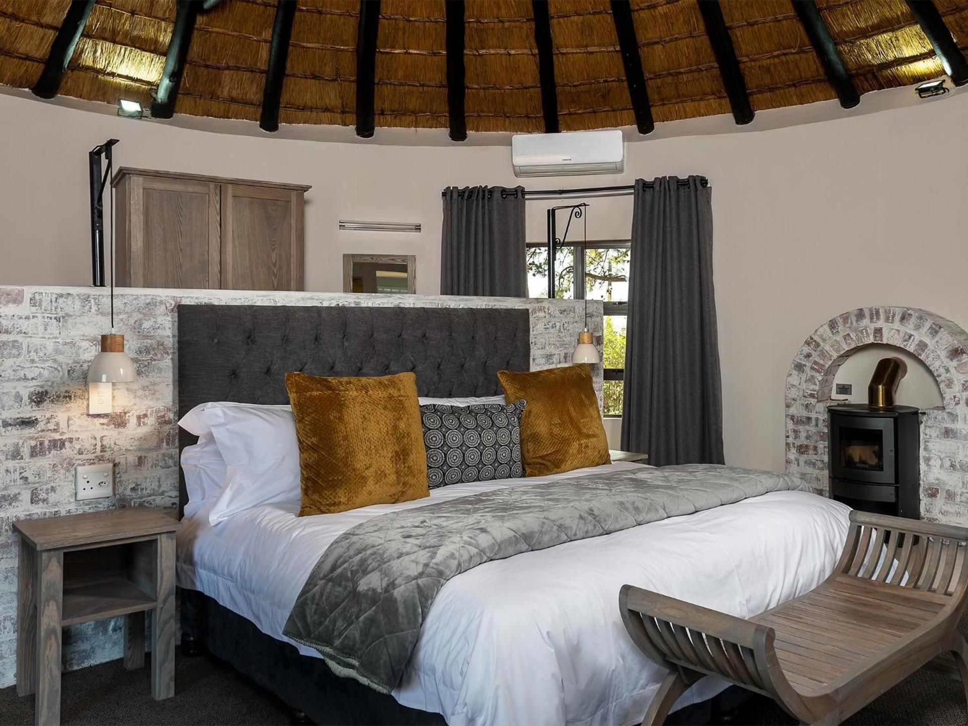 Five Bedroom Manor with Splash Pool