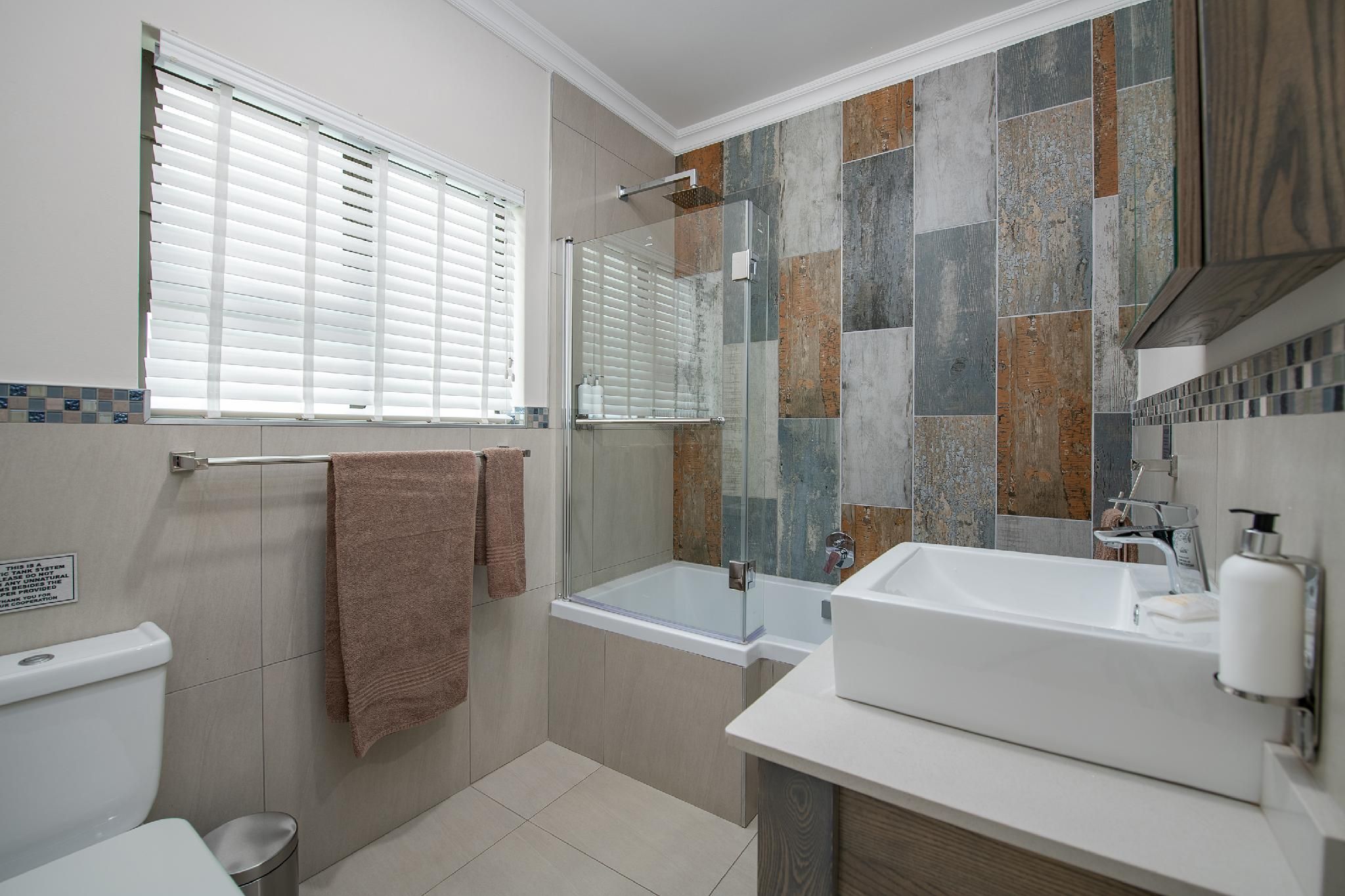 Three Bedroom Chalet with Splash Pool