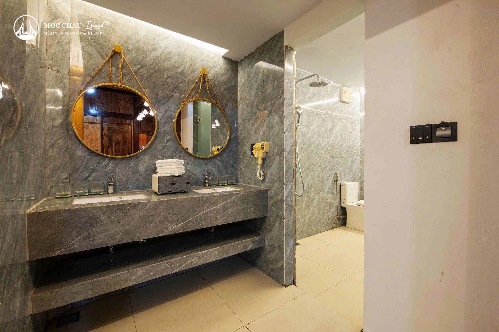 Moc Chau Island - Bach Long Glass Bridge Family 3