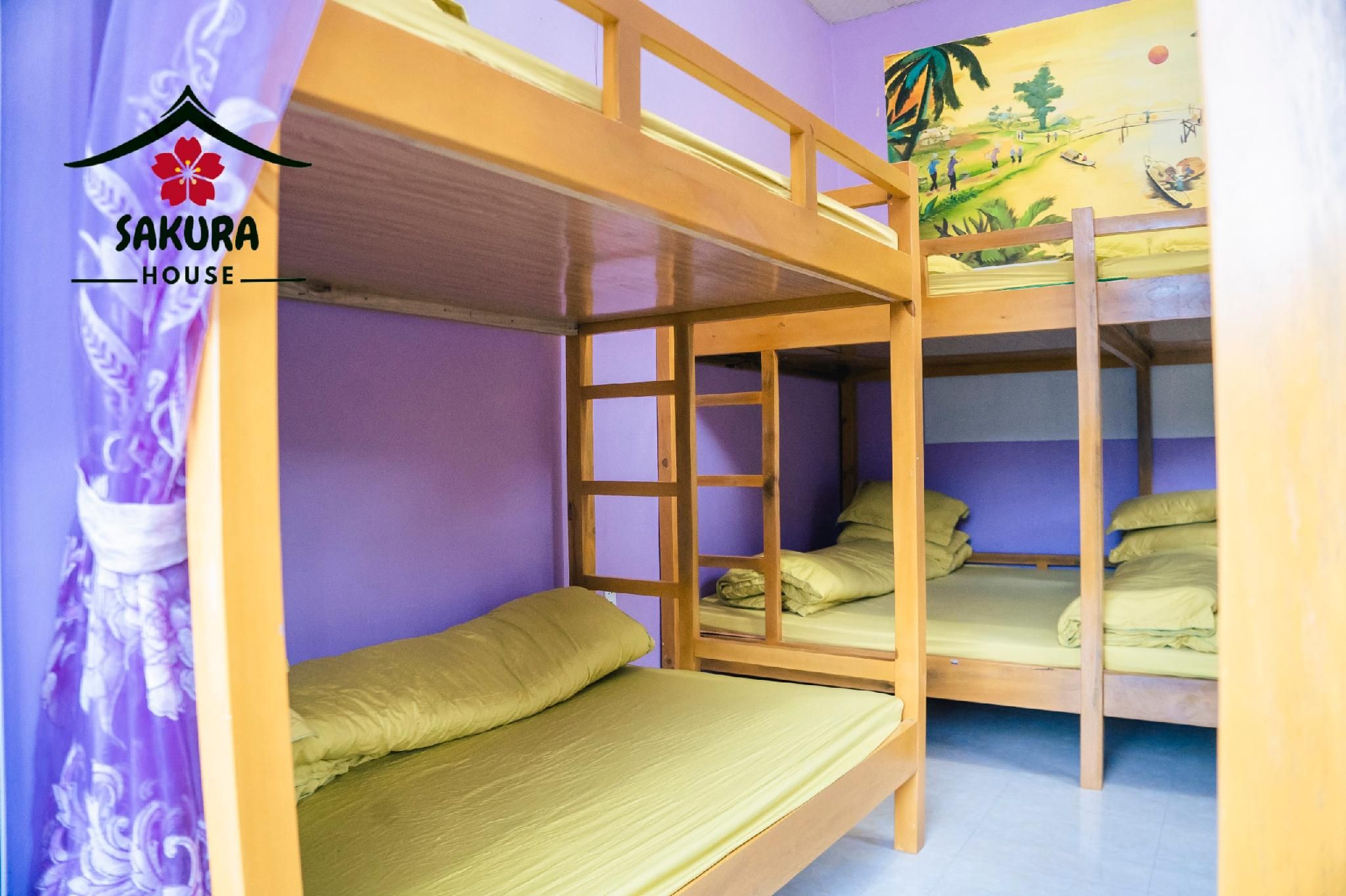 Queensize bed in 10 Person Mixed Dormitory Room
