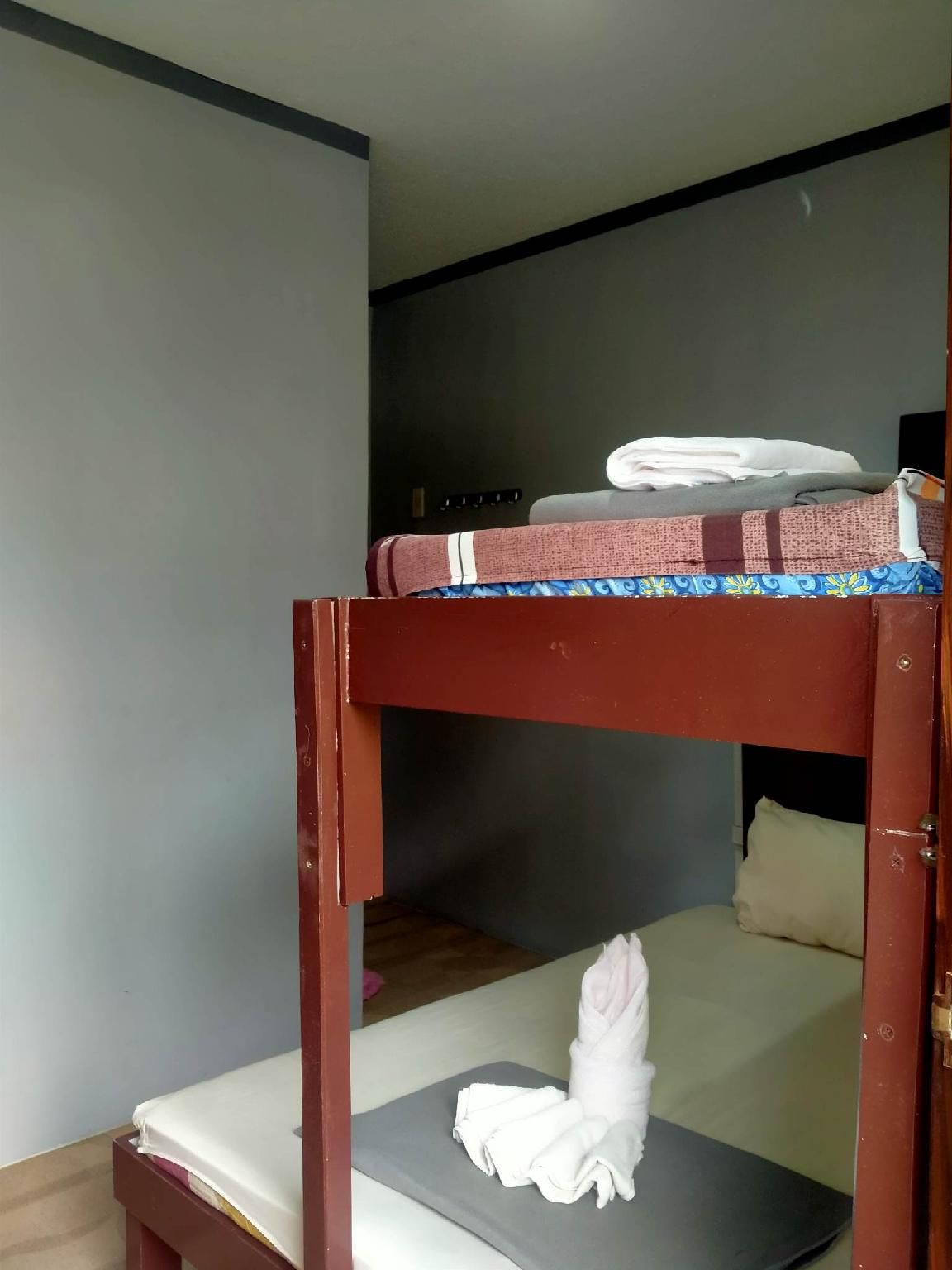 Sealey's Inn Private Room with Bunk Bed 3