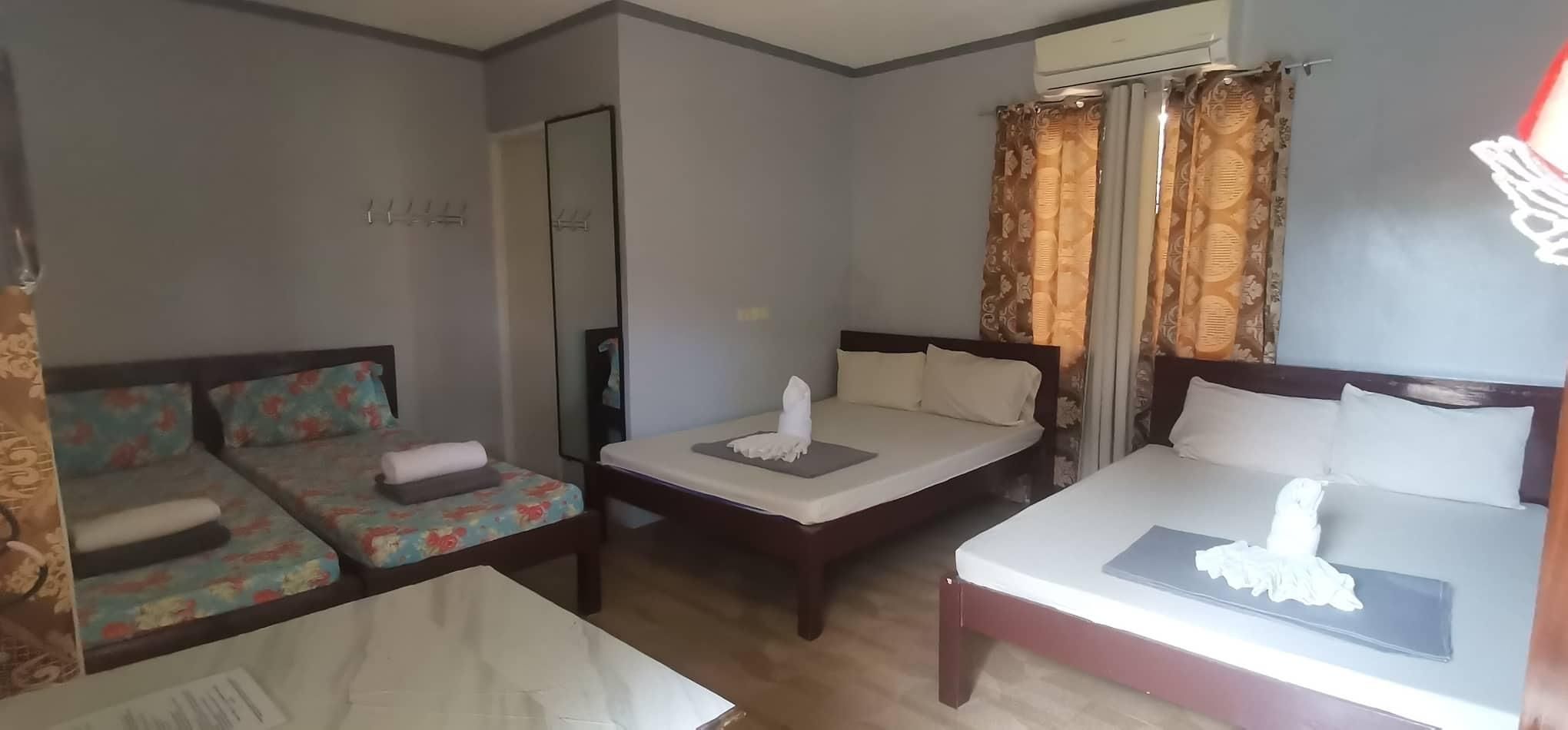 Sealey's Inn Super Deluxe Family Room