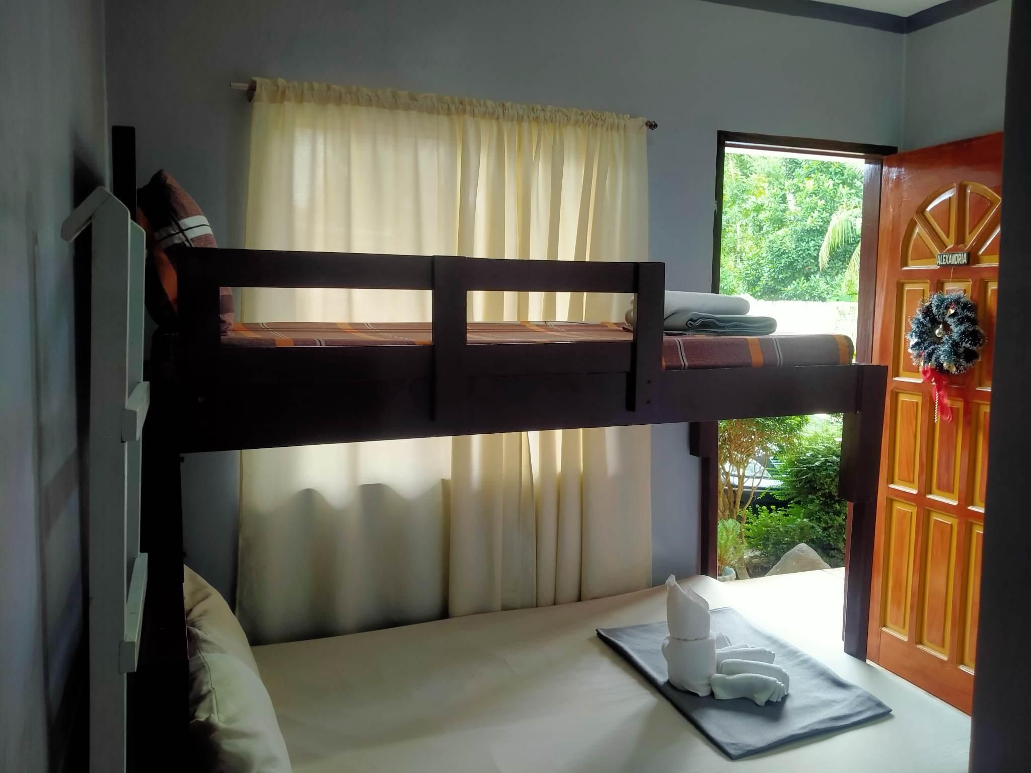 Sealey's Inn Private Room with Bunk Bed