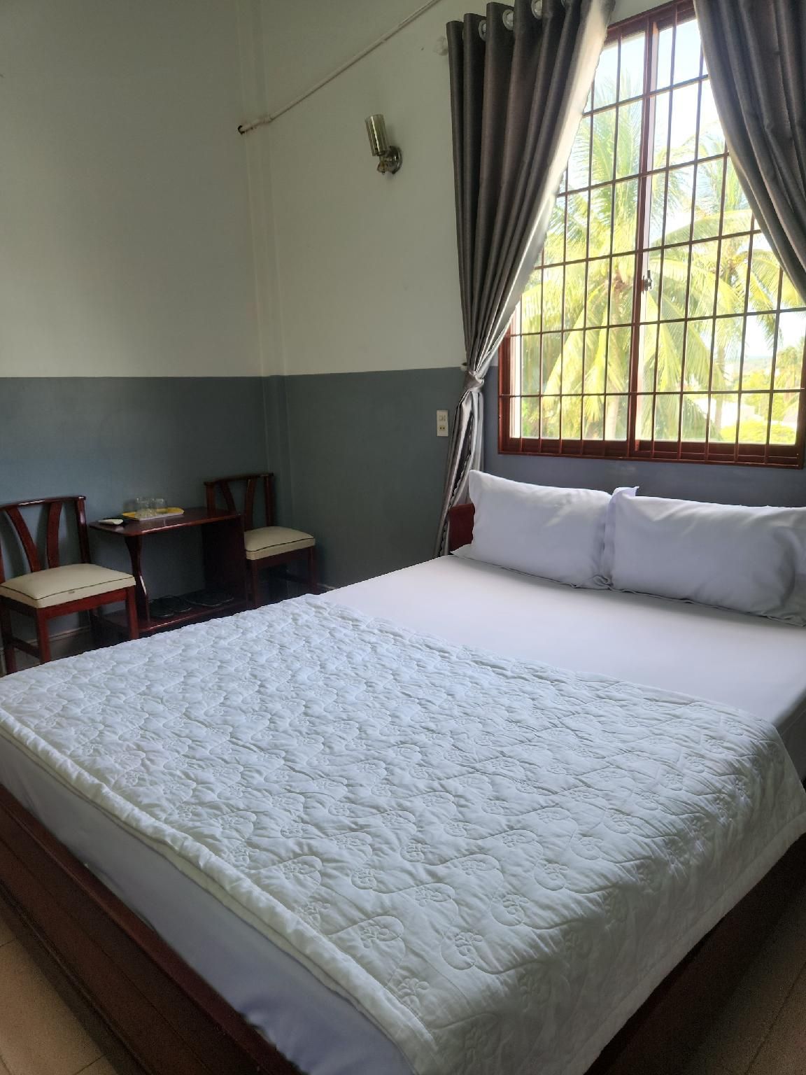 Standard - 1 Queen Bed