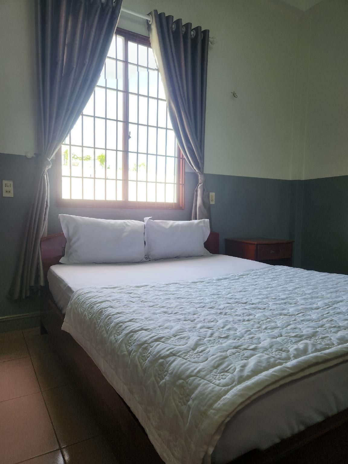 Standard - 1 Queen Bed