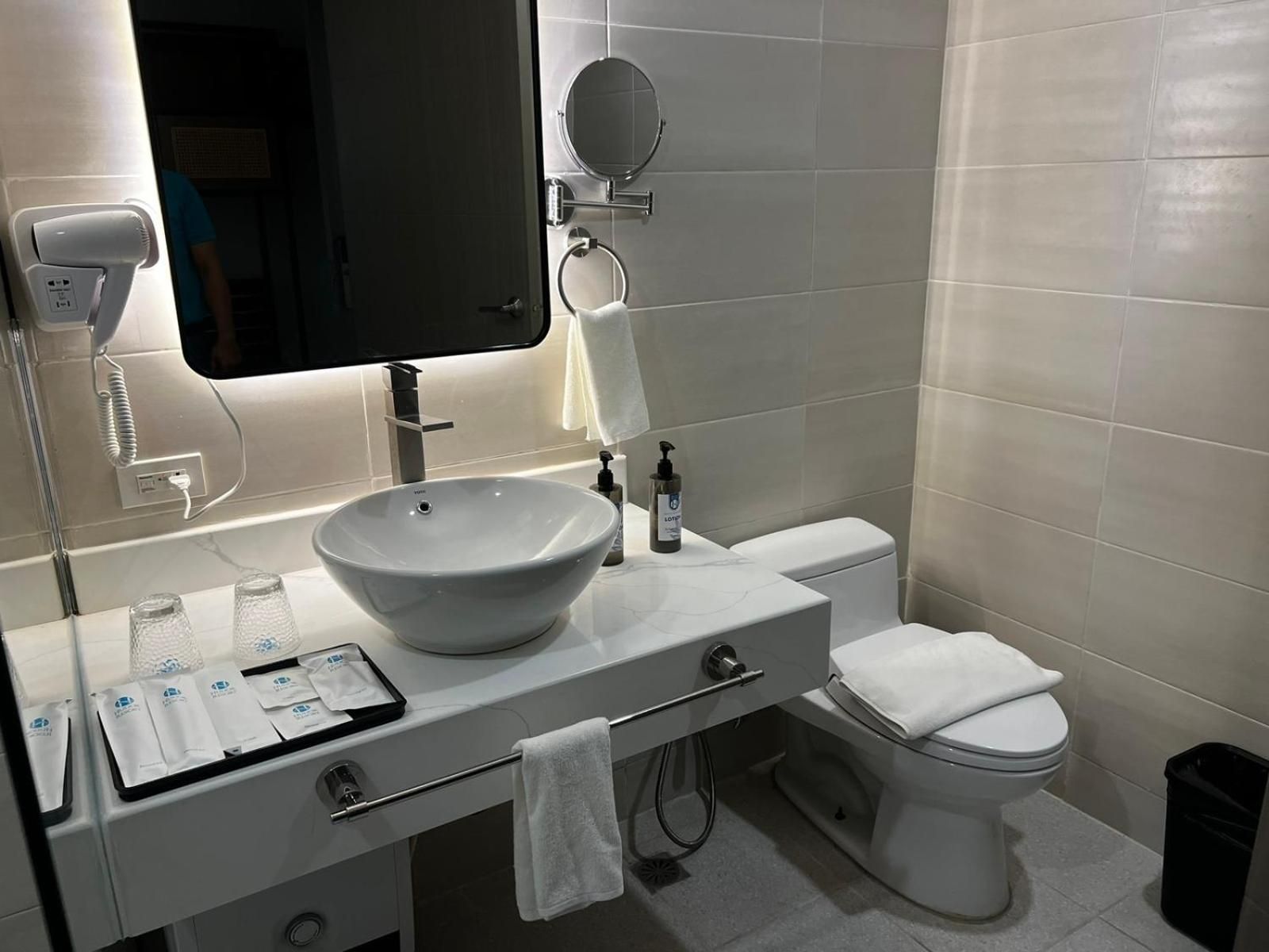 Deluxe Double or Twin Room with Pool Access