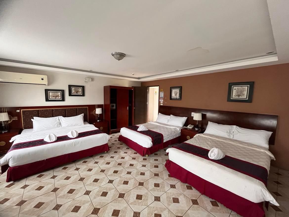 Deluxe Family Room
