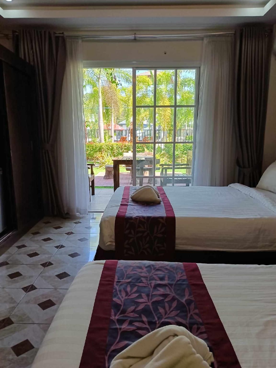 Deluxe Queen Room with View
