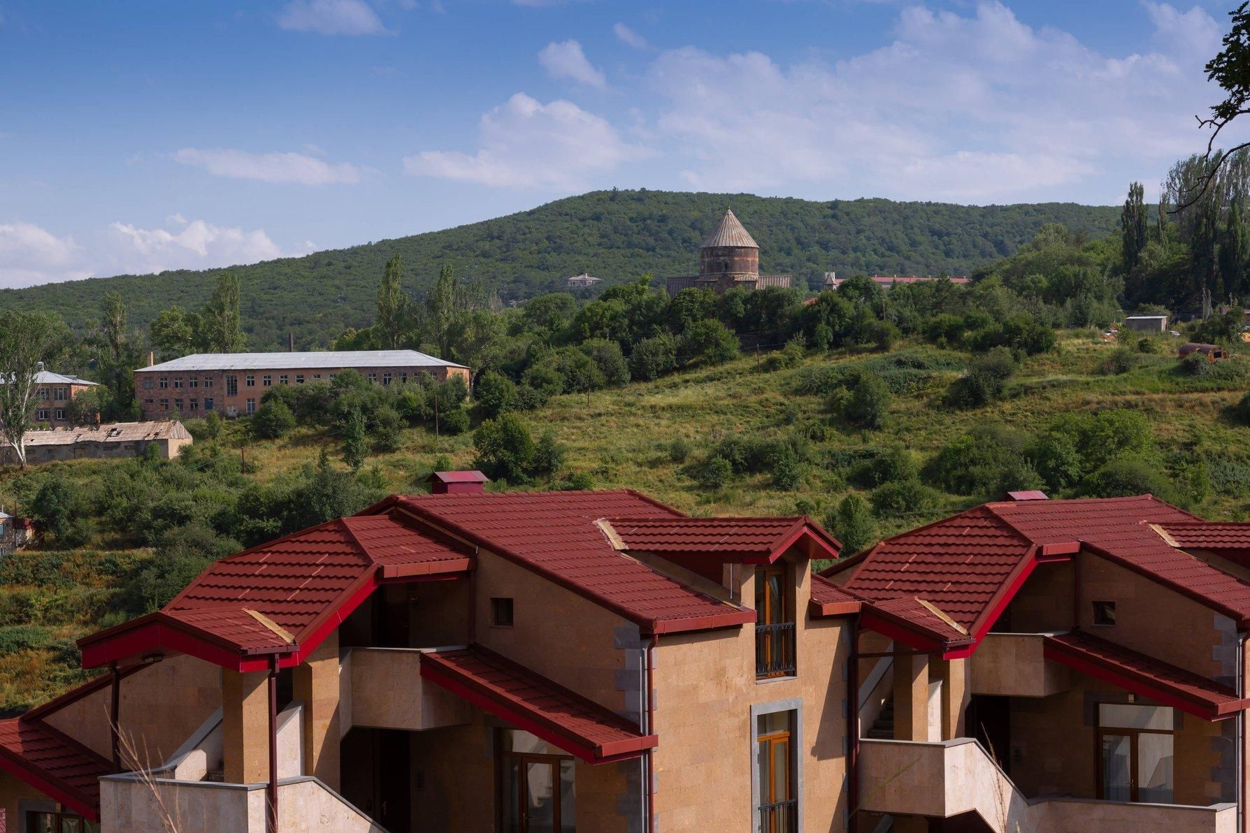 Tsaghkadzor Marriott Hotel cottage deluxe, guest room, 1 king, resort view, balcony 2