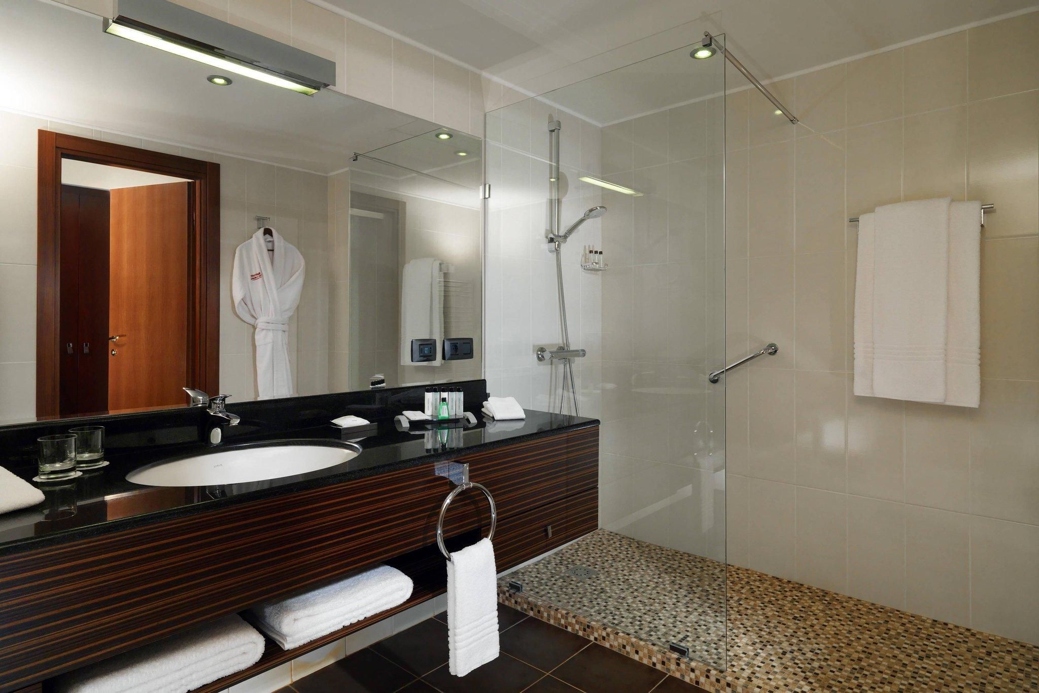 Tsaghkadzor Marriott Hotel Deluxe, Guest room, 1 King, Church view, Main Building 3