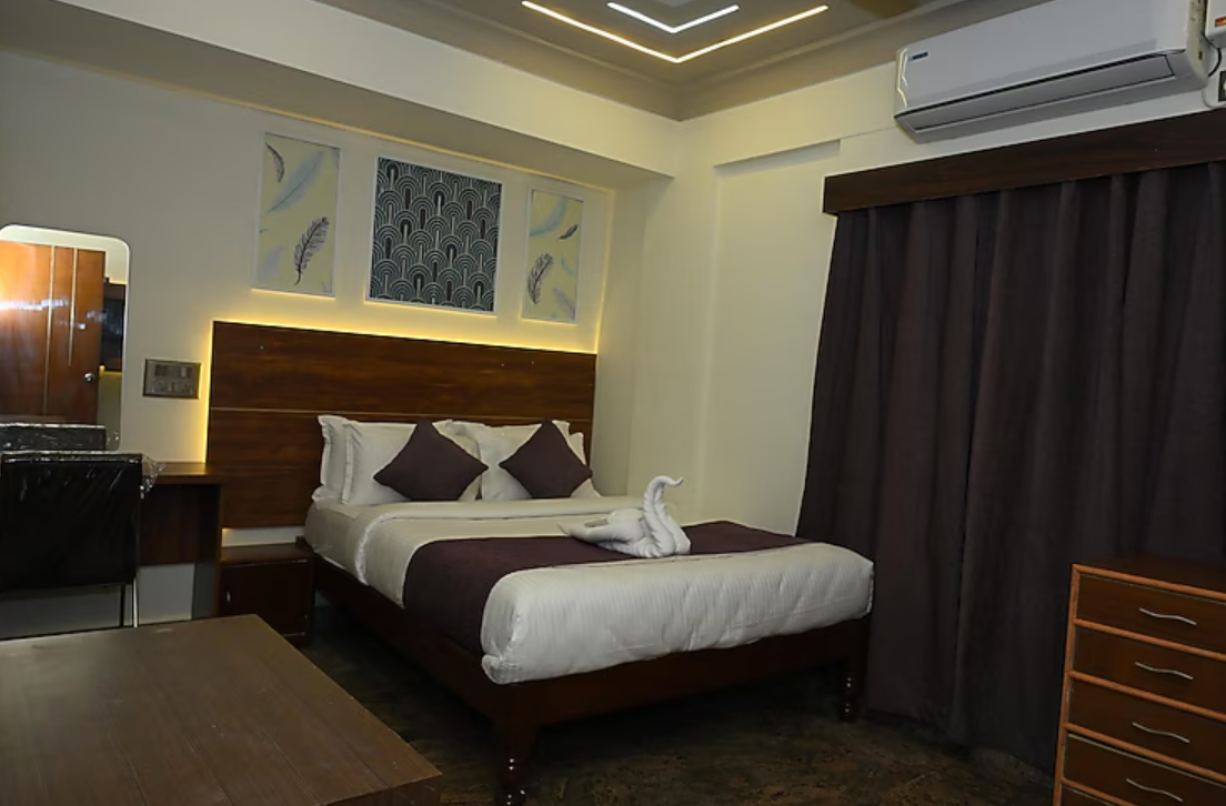HOTEL MAITREYA INN ( NEAR SRIPURAM GOLDEN TEMPLE ,CMC HOSPITAL,VIT COLLEGE,NARUVI HOSPITAL) DELUXE ROOM 2
