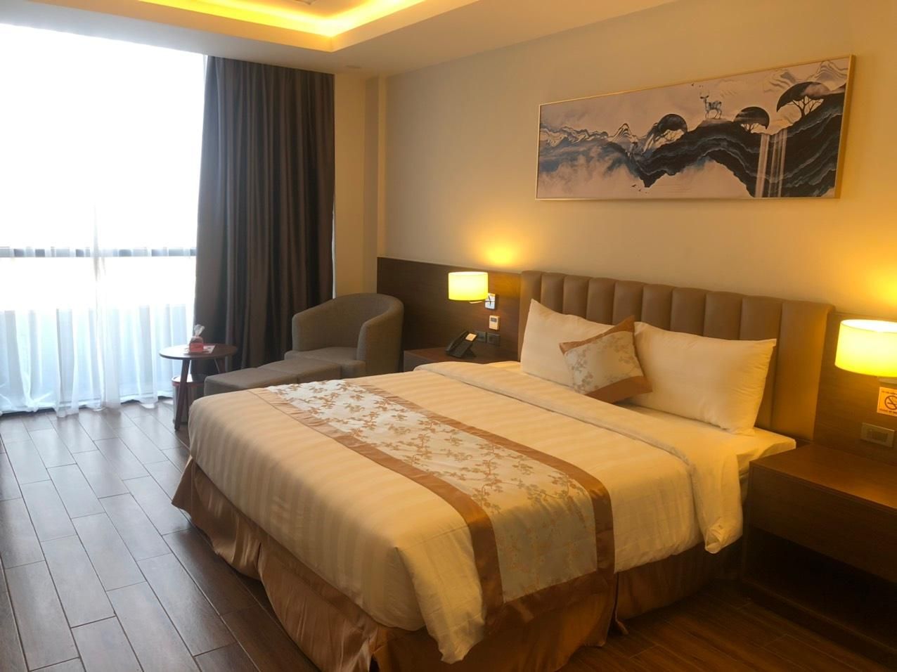 SongLam Waterfront Hotel Premium King Room
