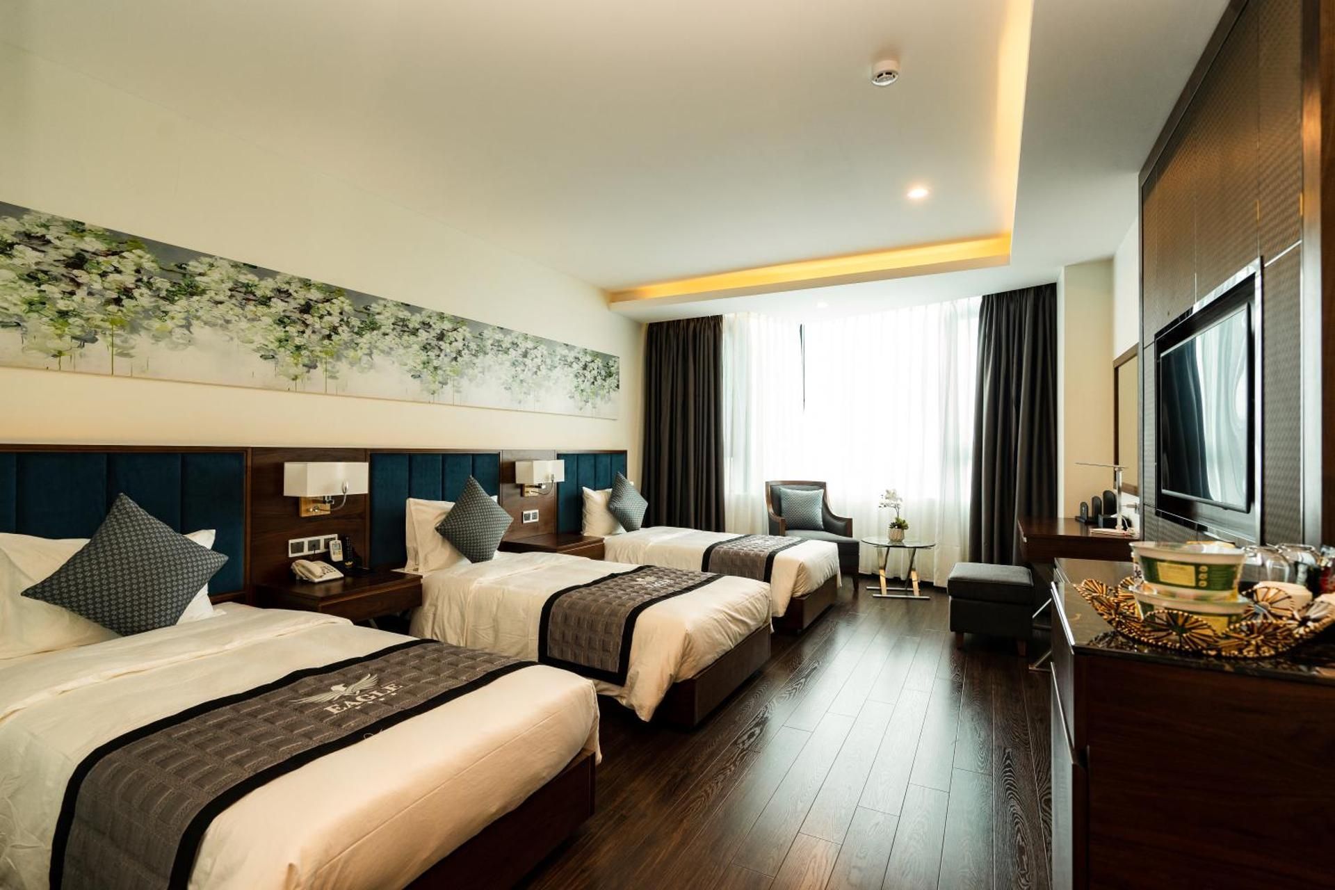 Eagle Hotel Deluxe Triple Room