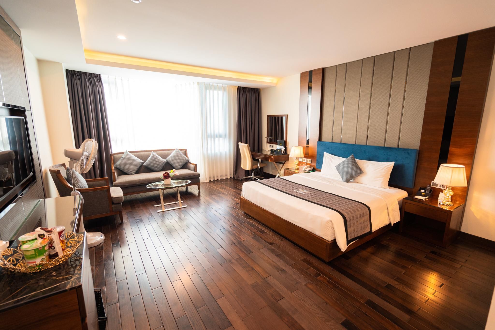 Eagle Hotel Executive Suite City View