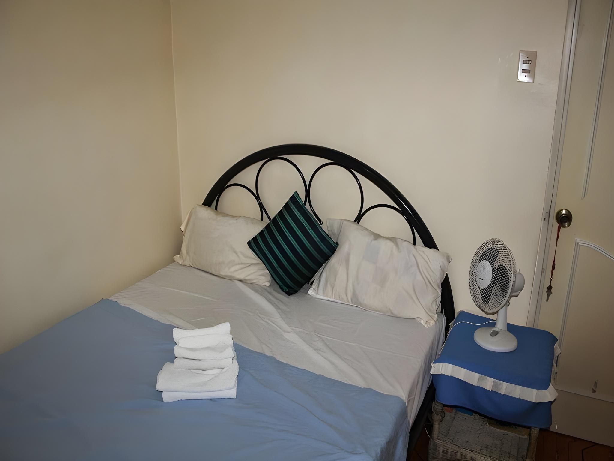 Small Fan Room (Shared Bathroom)