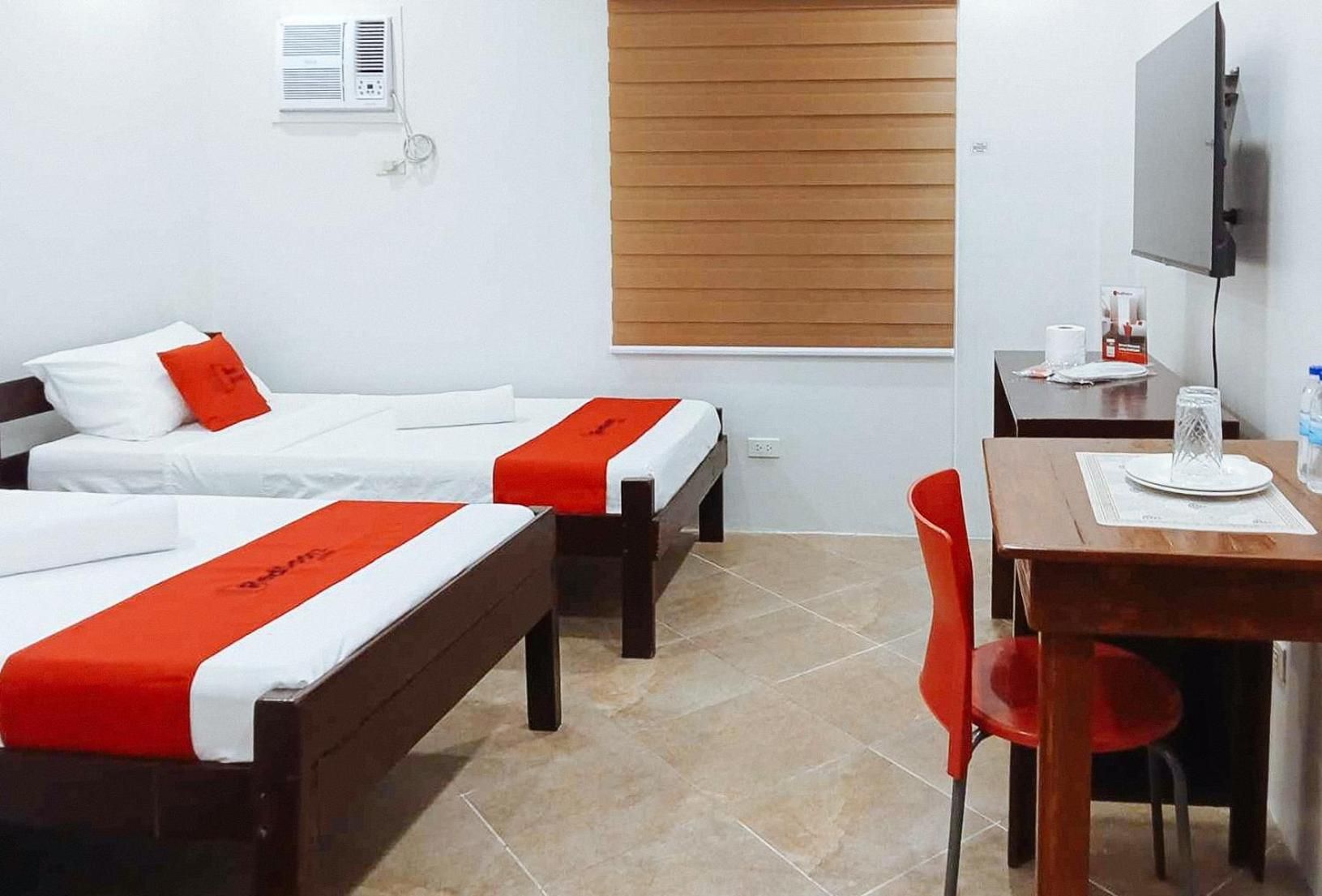 RedDoorz @ David's Travellers Inn Cavite Twin Room