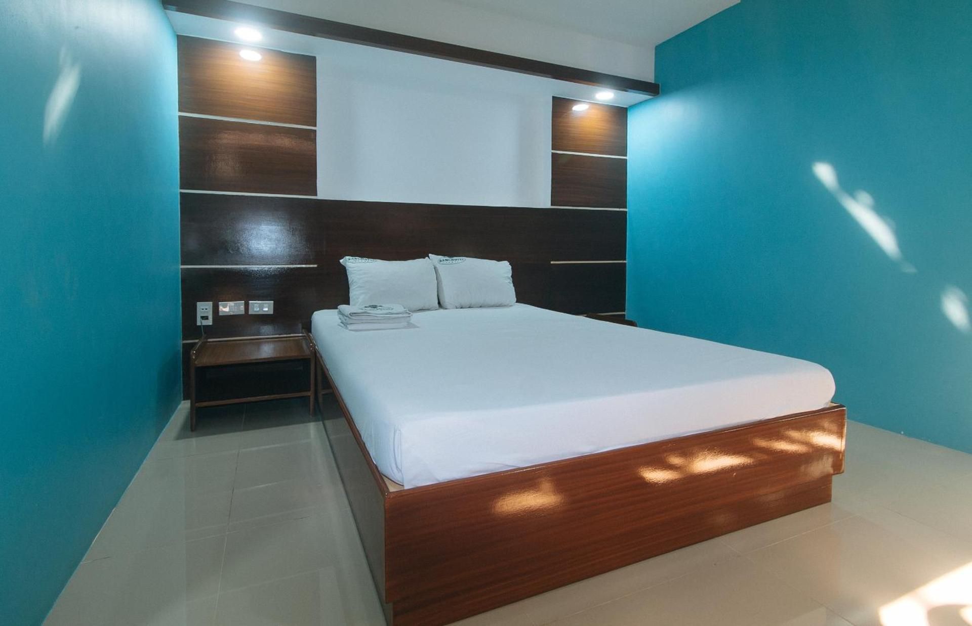 Ranchotel General Trias Cavite by RedDoorz  Deluxe Room 2