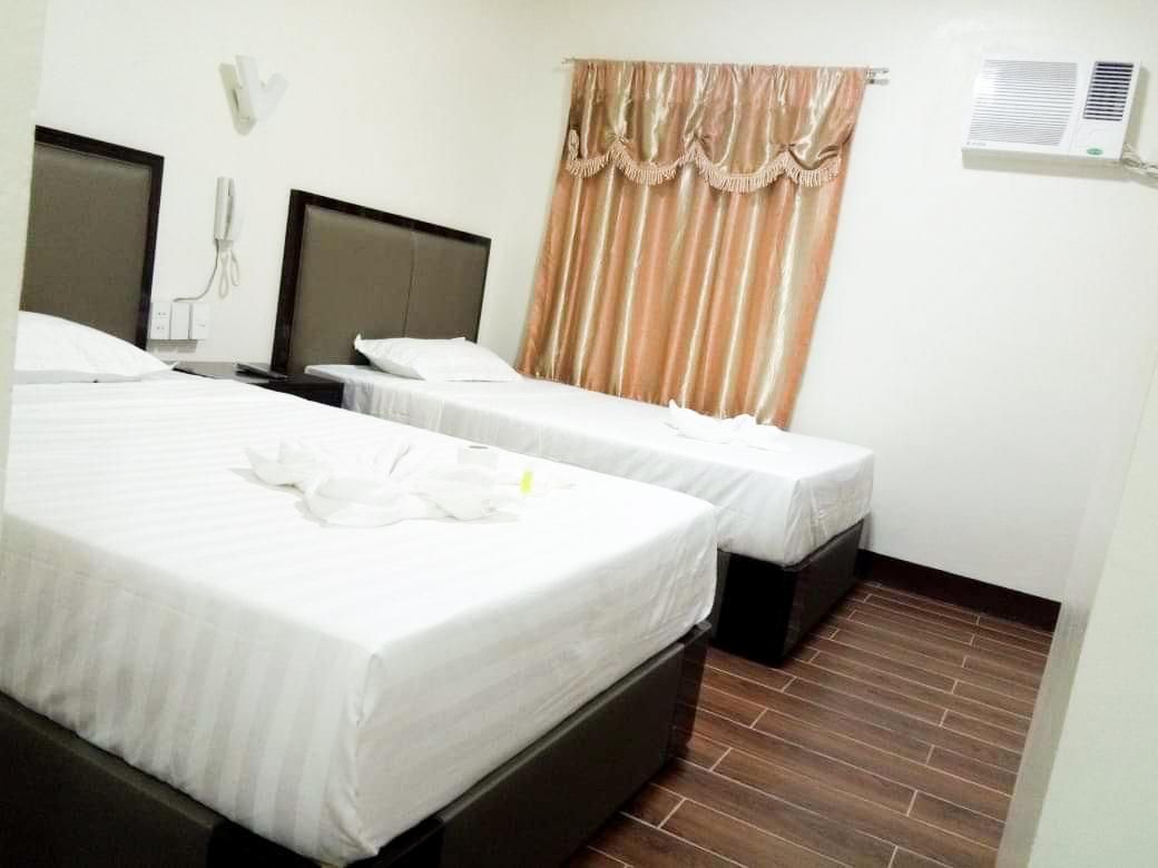 Meaco Royal Hotel- ILagan Twin Deluxe Room