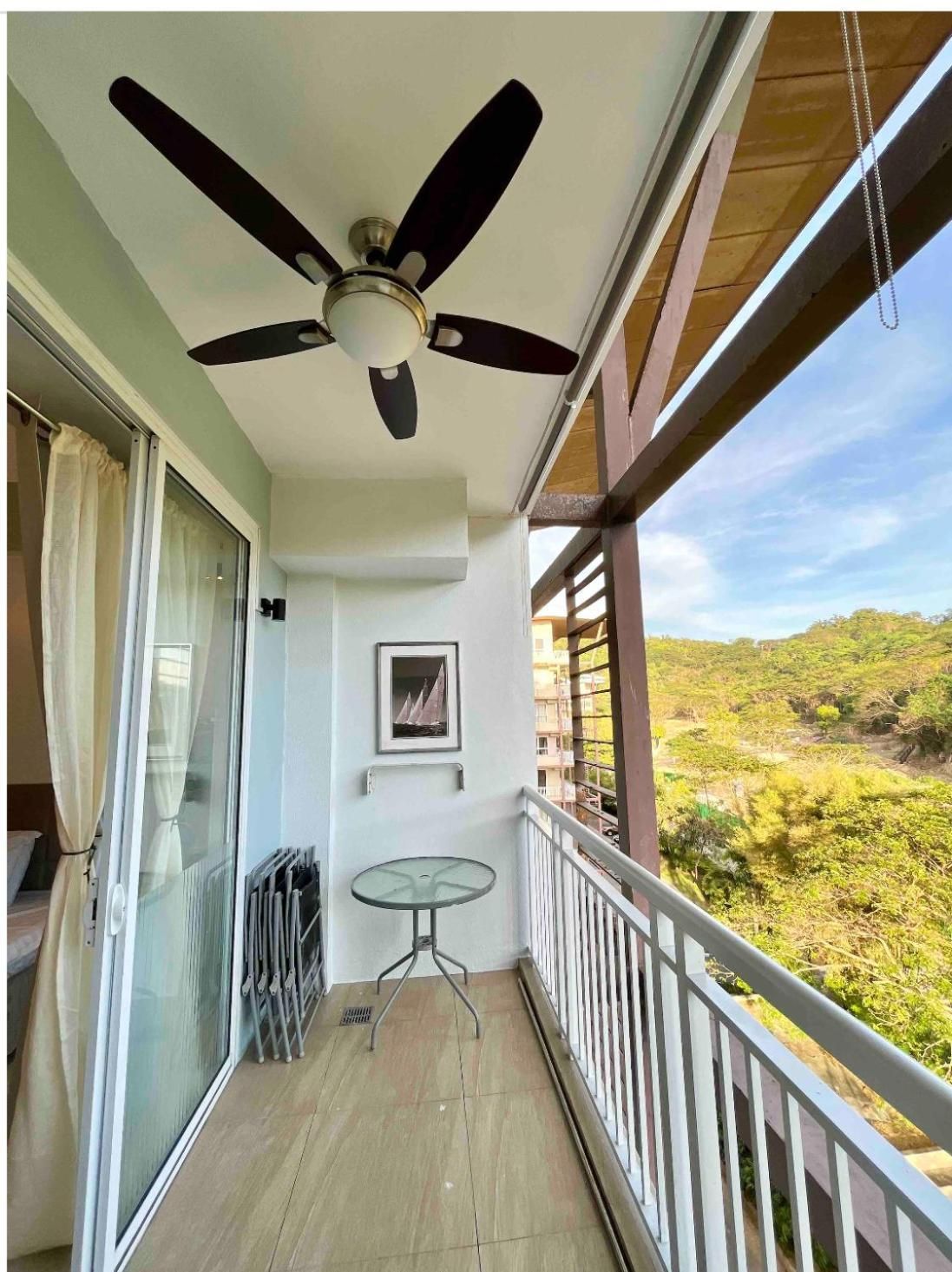 Apartment with Mountain View