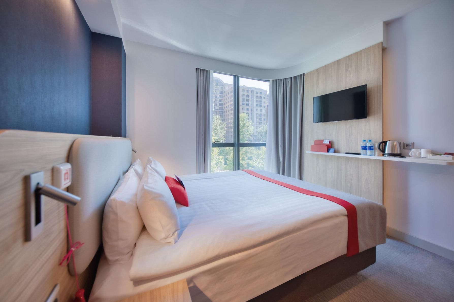 1 Double Bed Standard Accessible